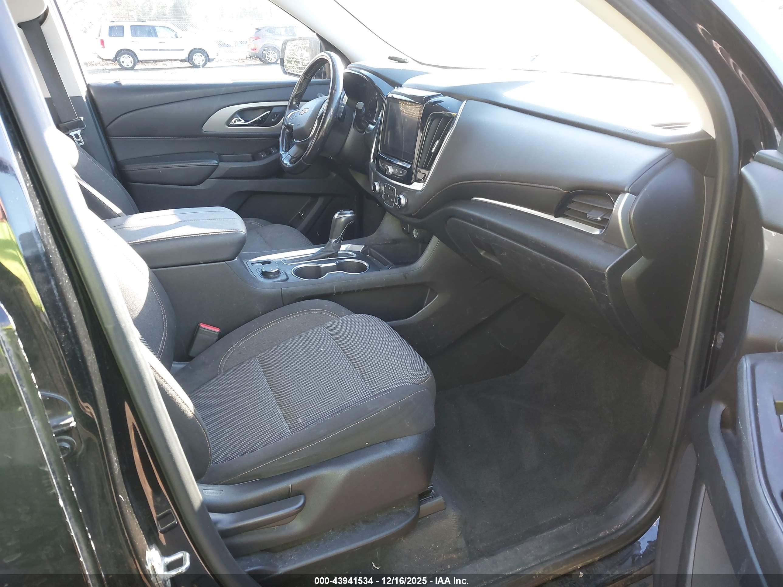 CHEVROLET TRAVERSE image 5
