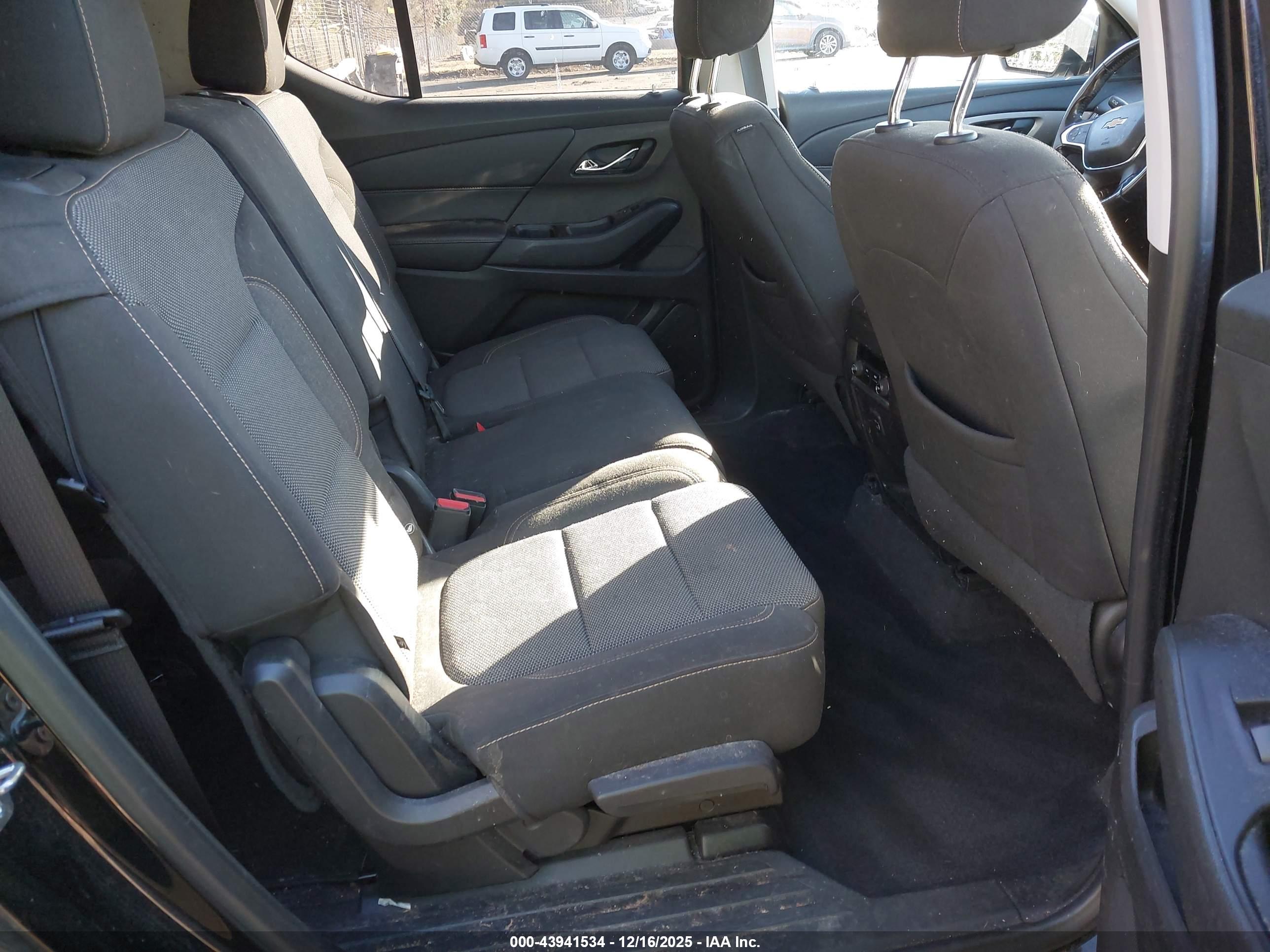 CHEVROLET TRAVERSE image 8