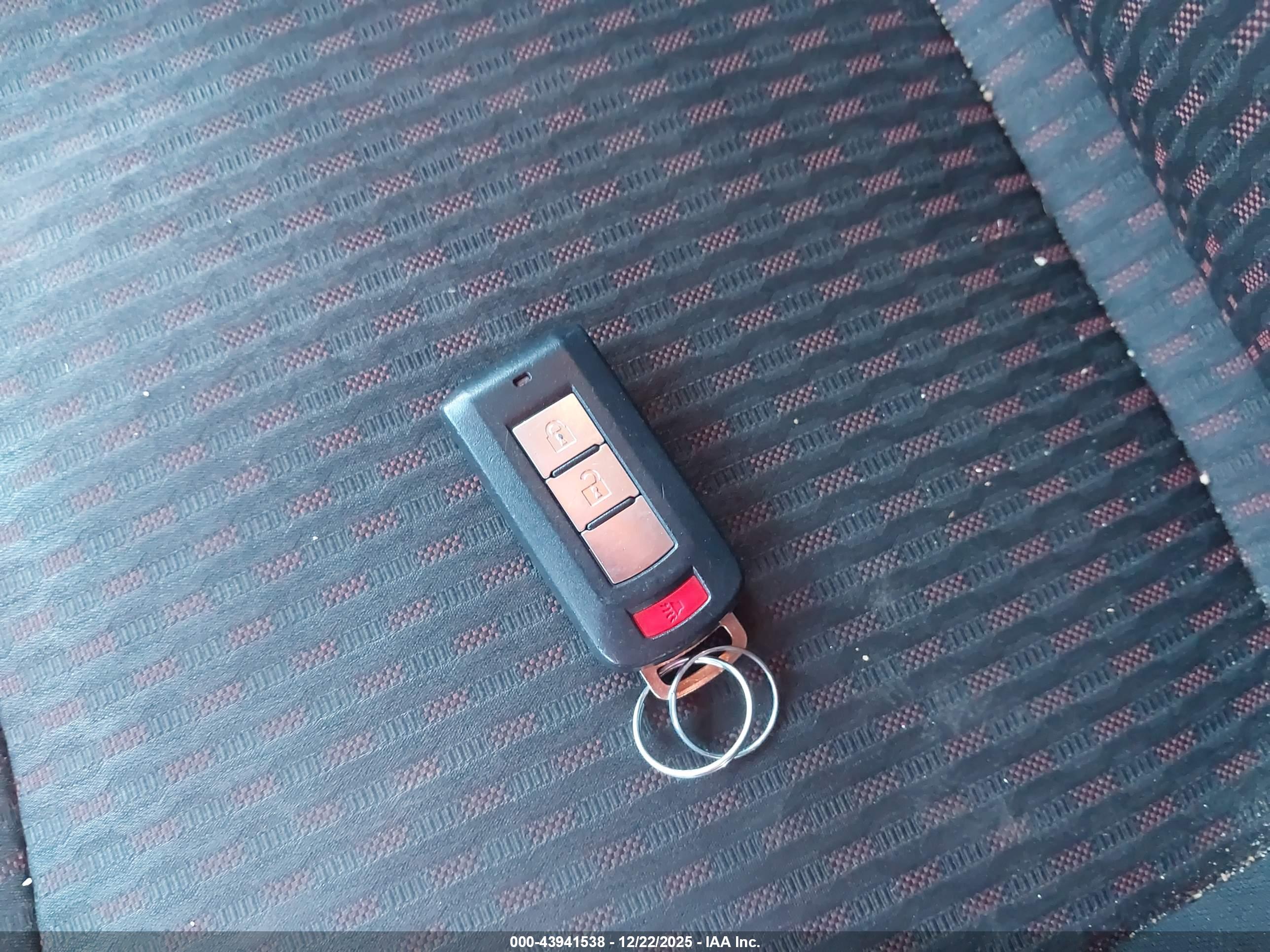 MITSUBISHI OUTLANDER image 11