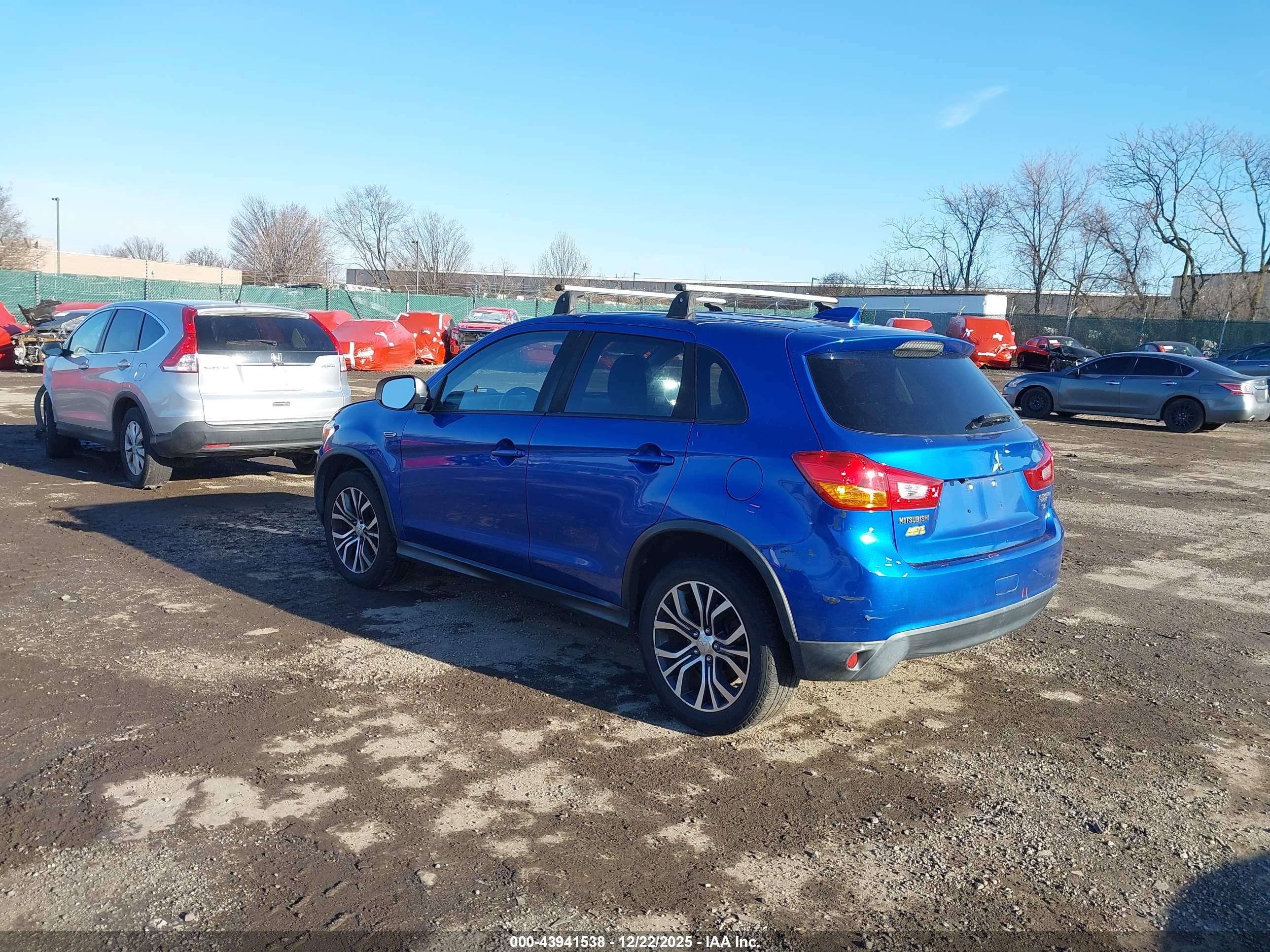 MITSUBISHI OUTLANDER image 3