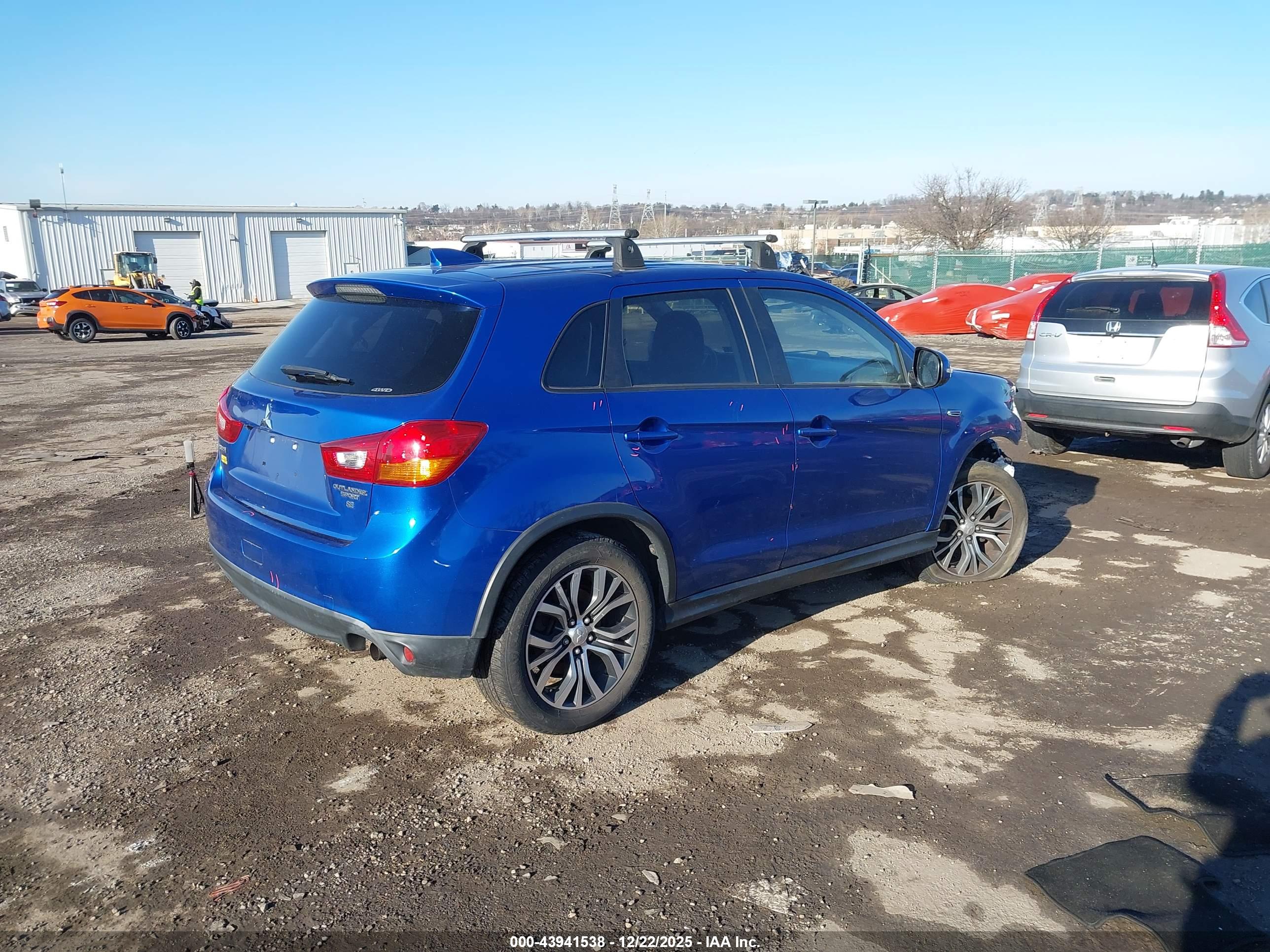 MITSUBISHI OUTLANDER image 4