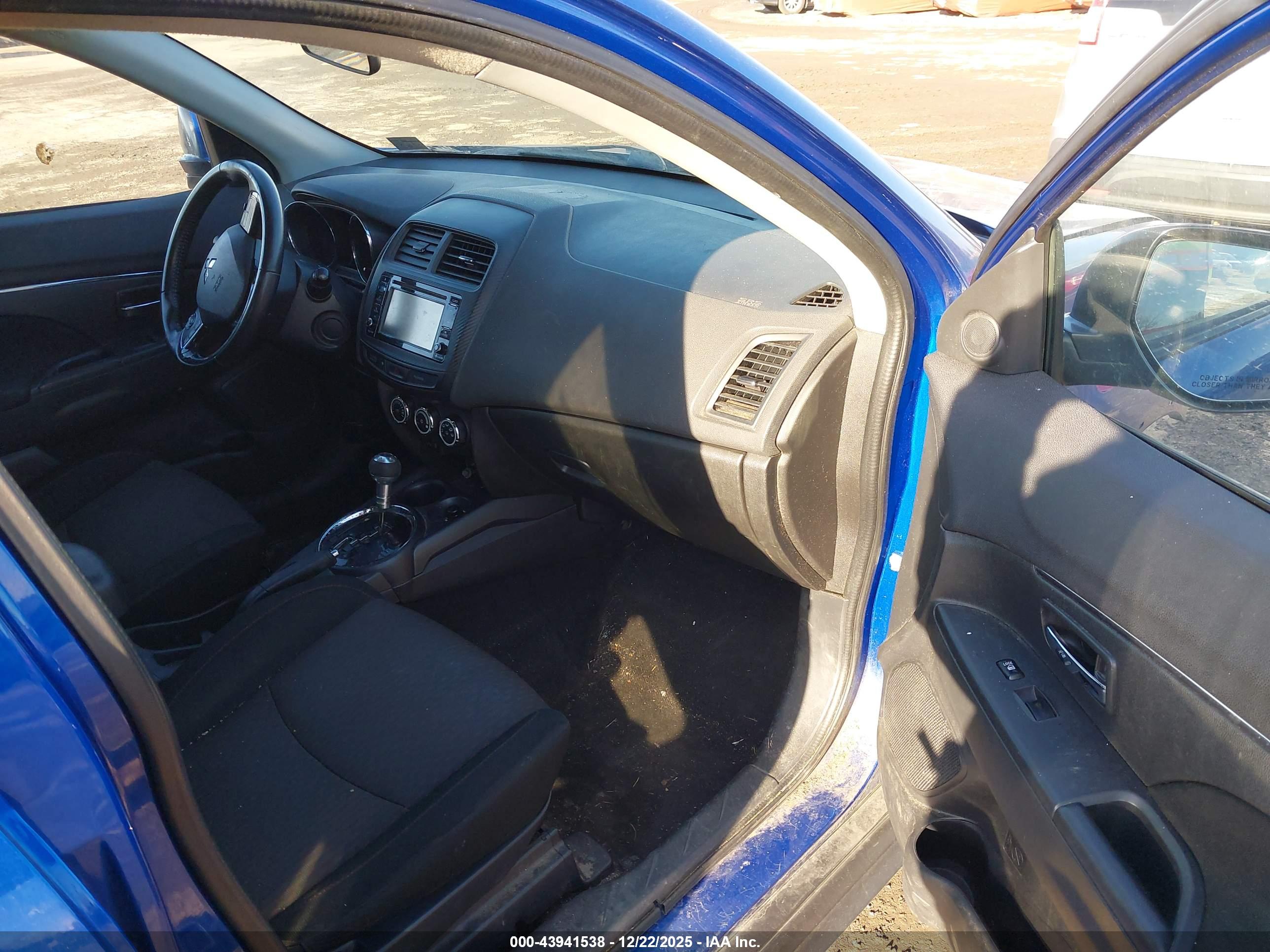 MITSUBISHI OUTLANDER image 5