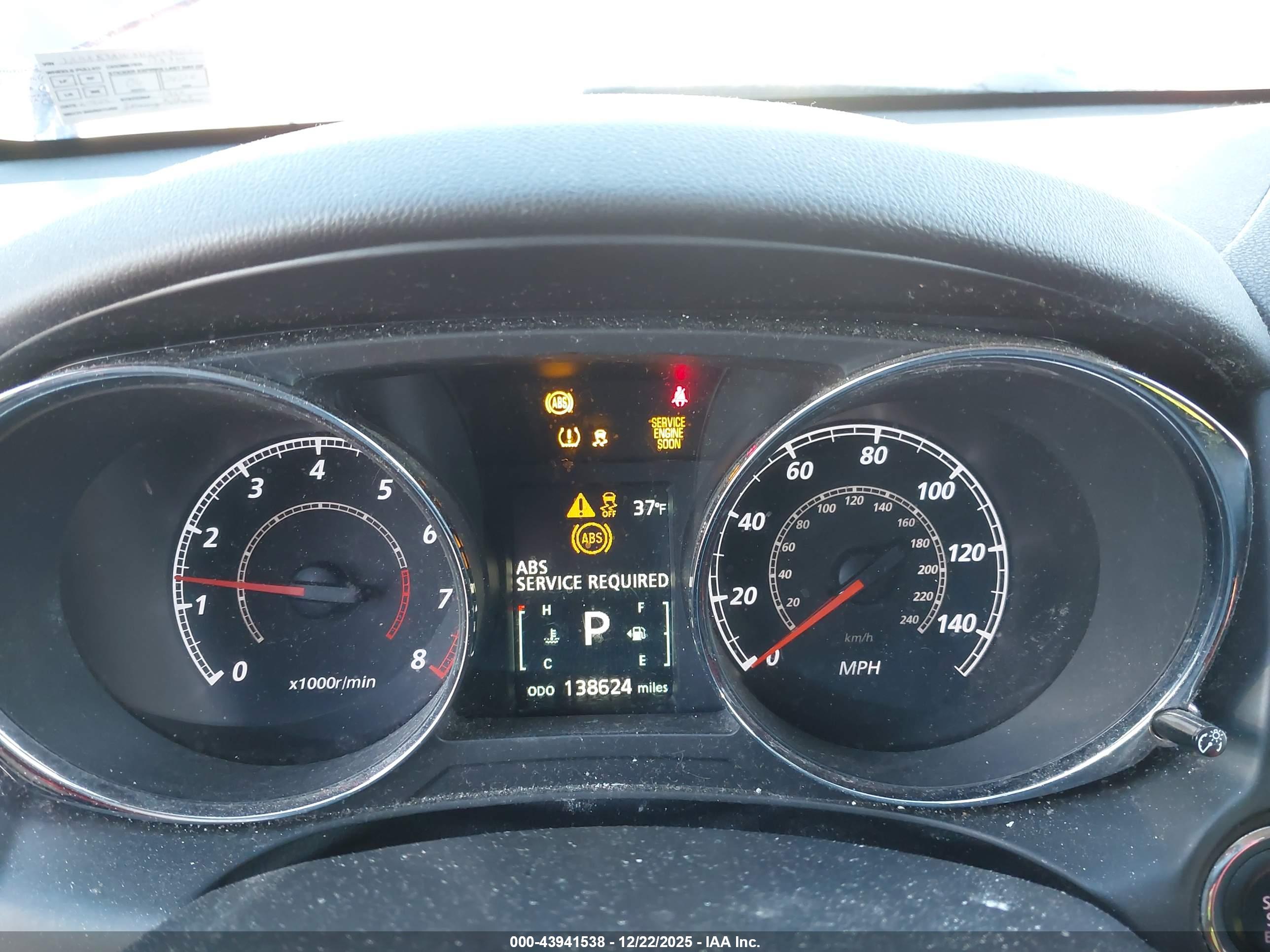 MITSUBISHI OUTLANDER image 7