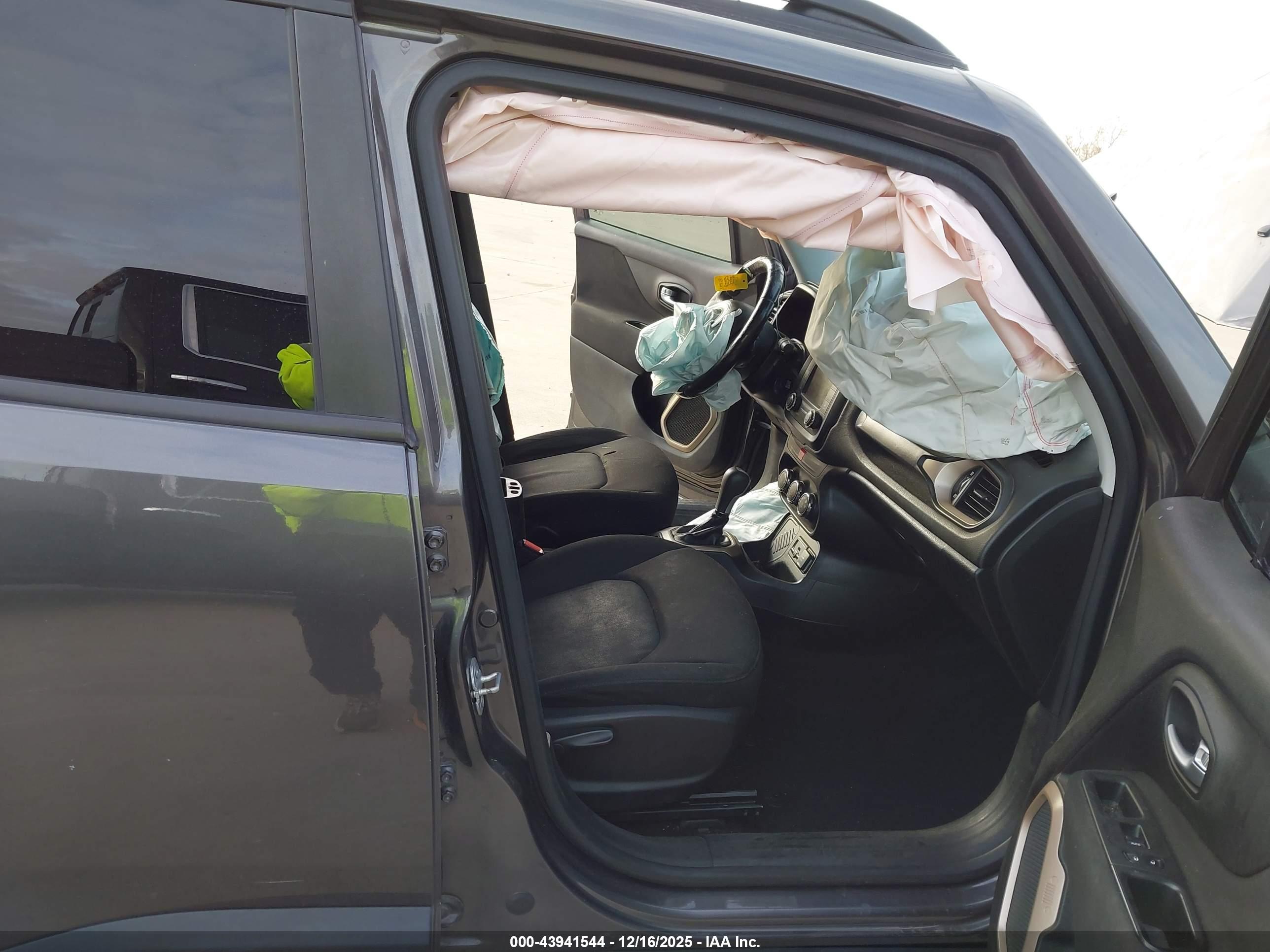 JEEP RENEGADE image 5
