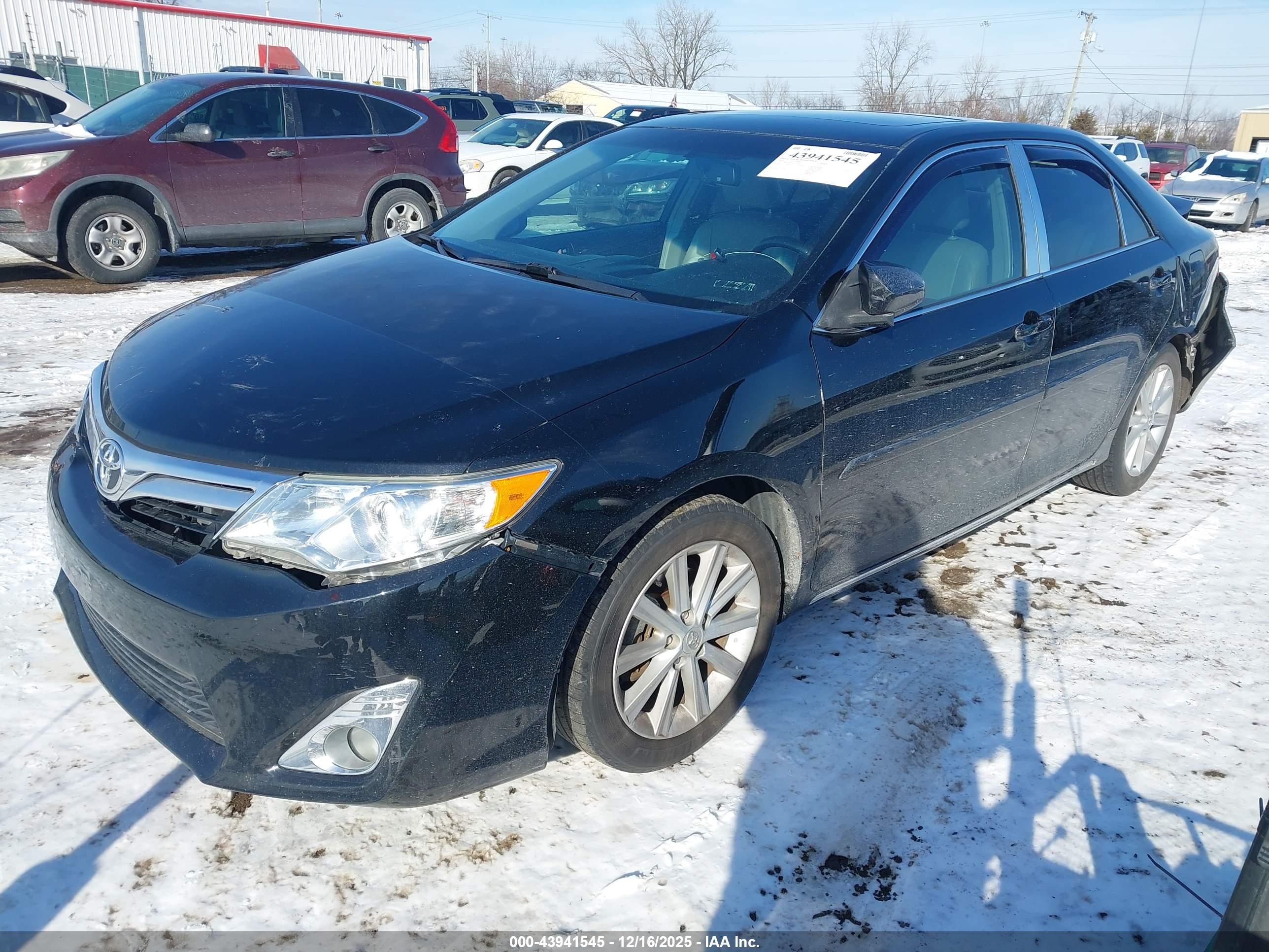 TOYOTA CAMRY image 2