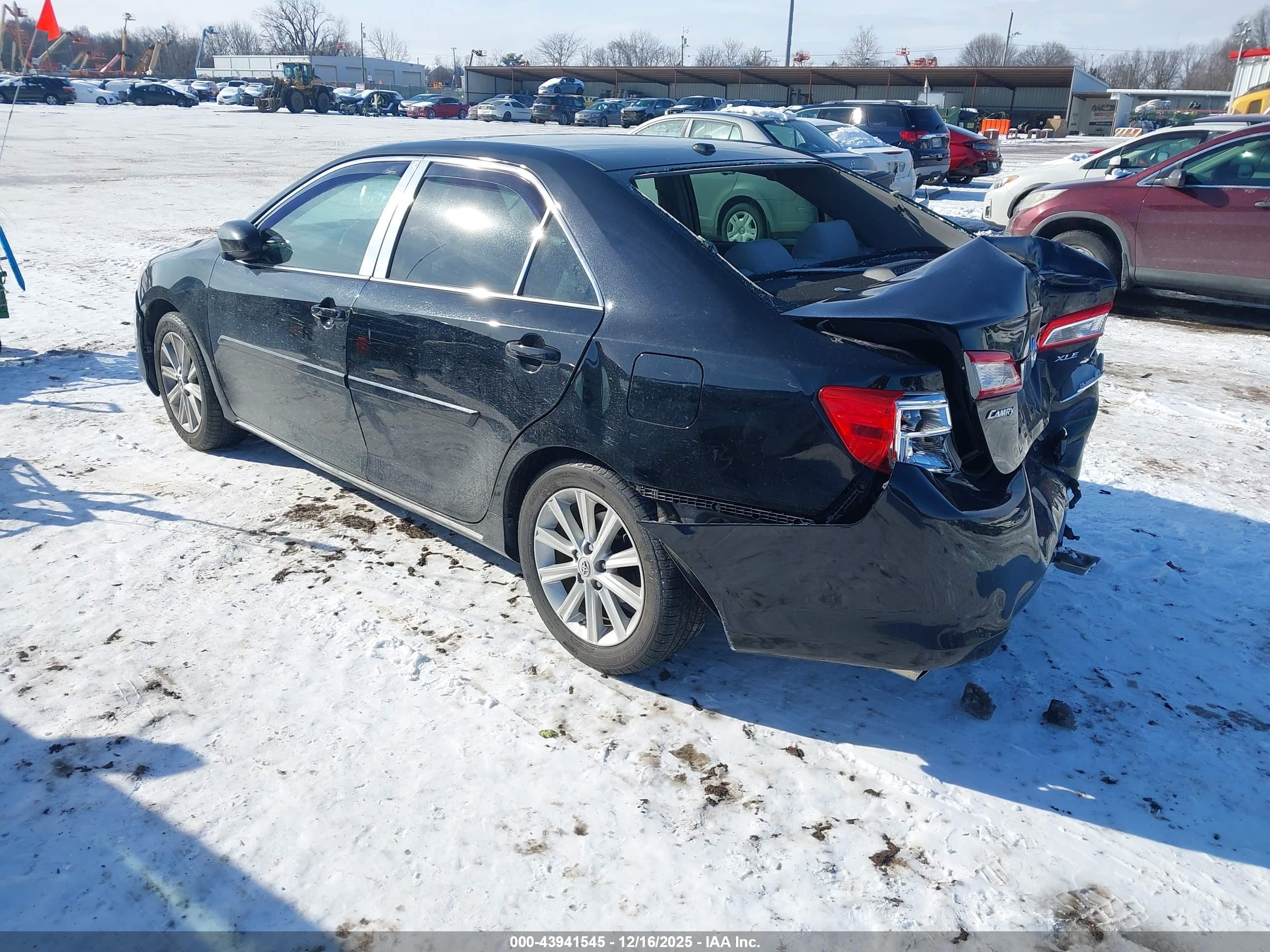 TOYOTA CAMRY image 3