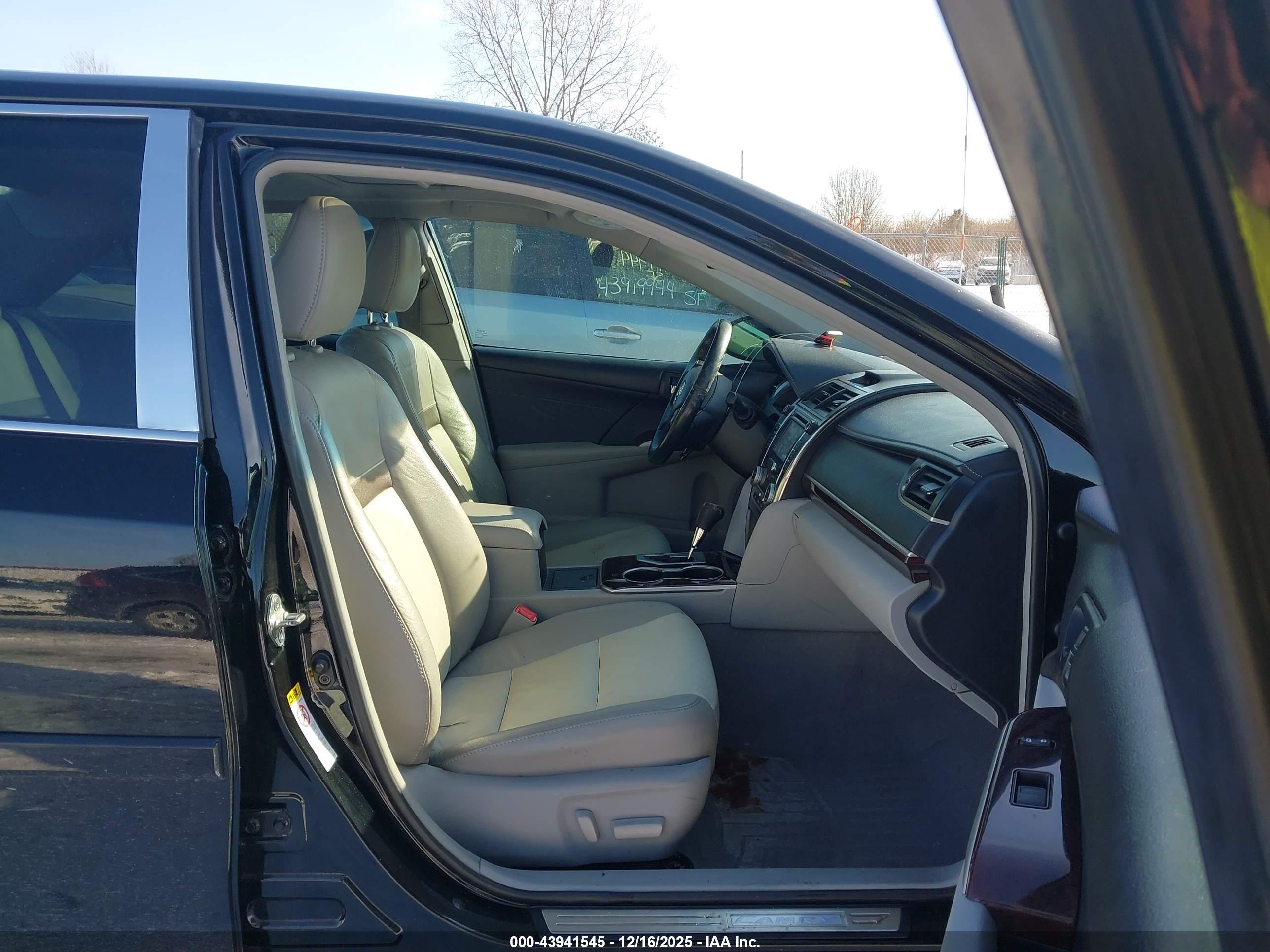 TOYOTA CAMRY image 5