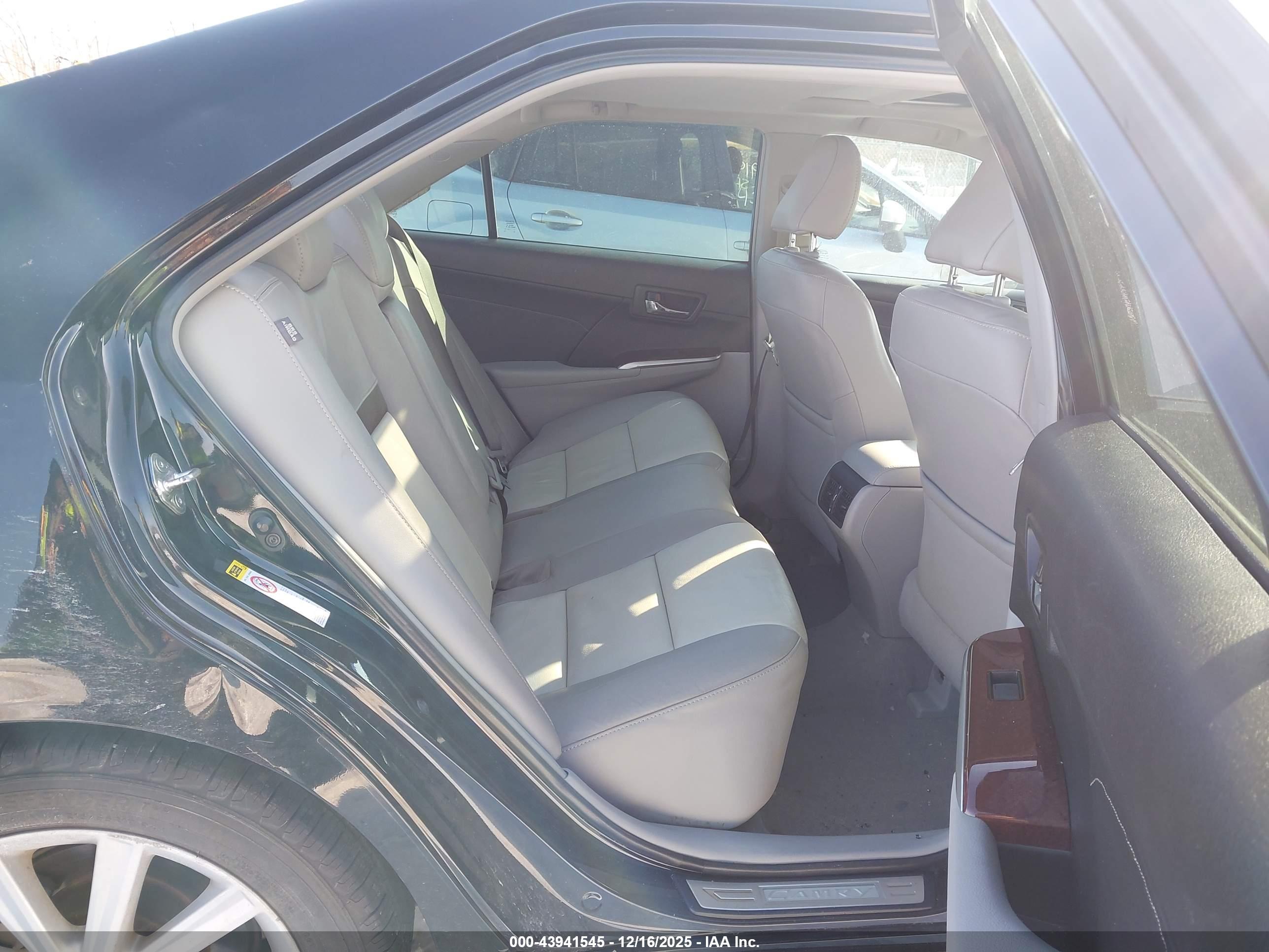TOYOTA CAMRY image 8