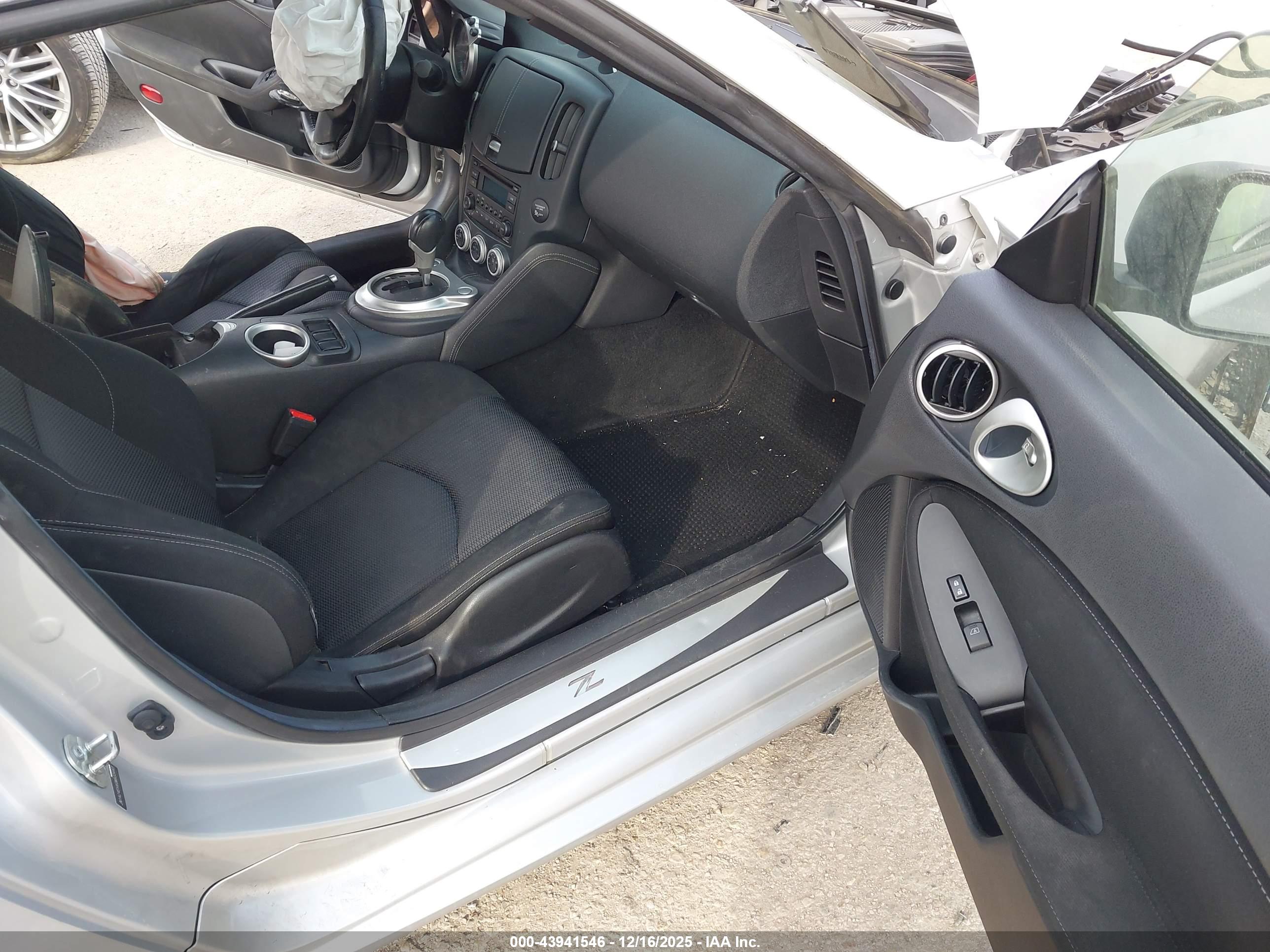 NISSAN 370Z image 5