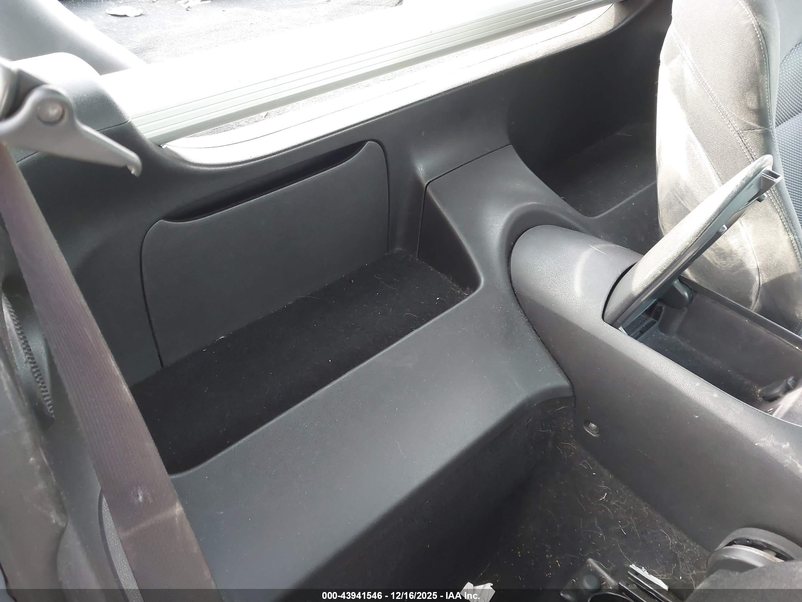 NISSAN 370Z image 8