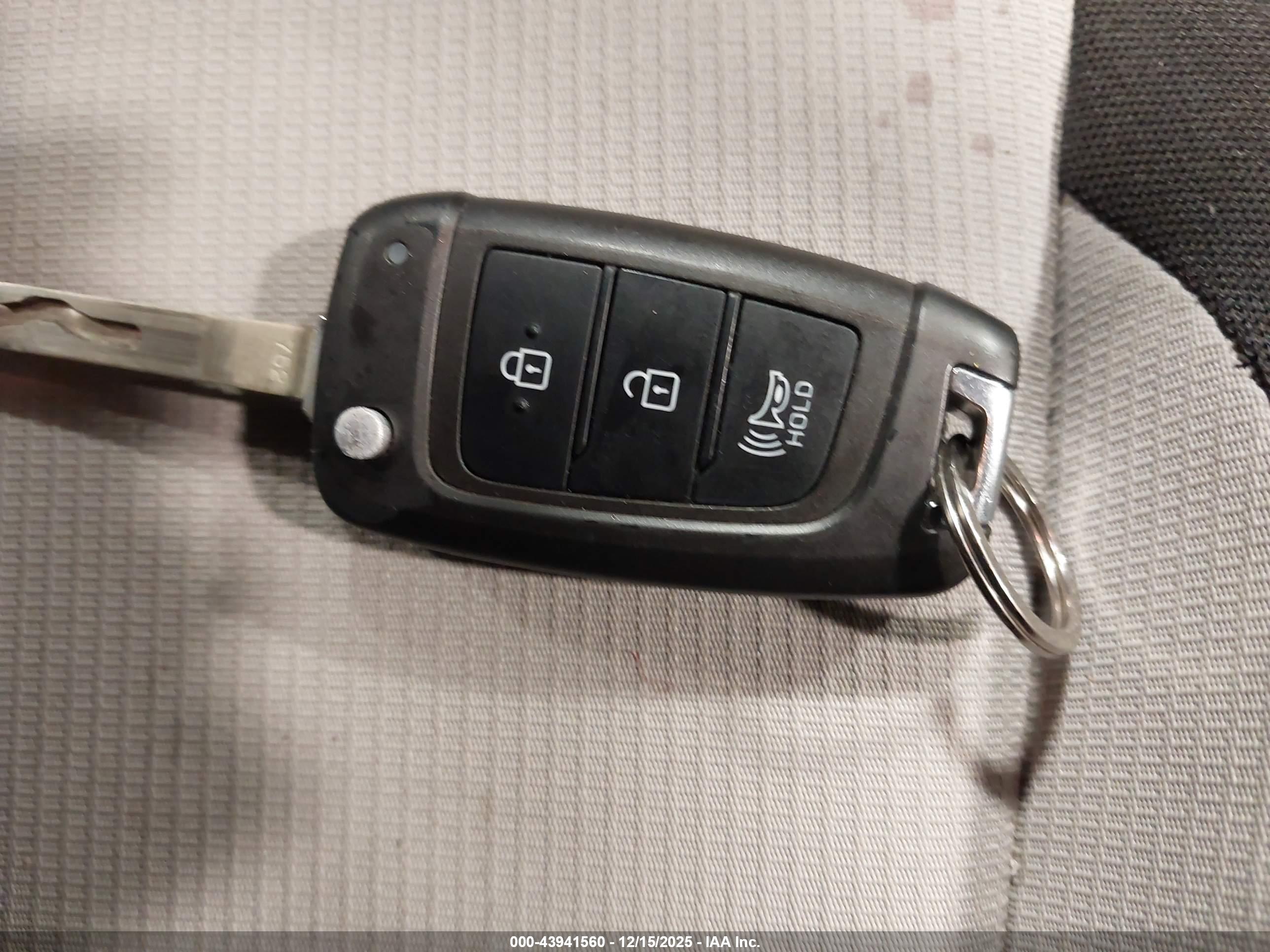 HYUNDAI VENUE image 11