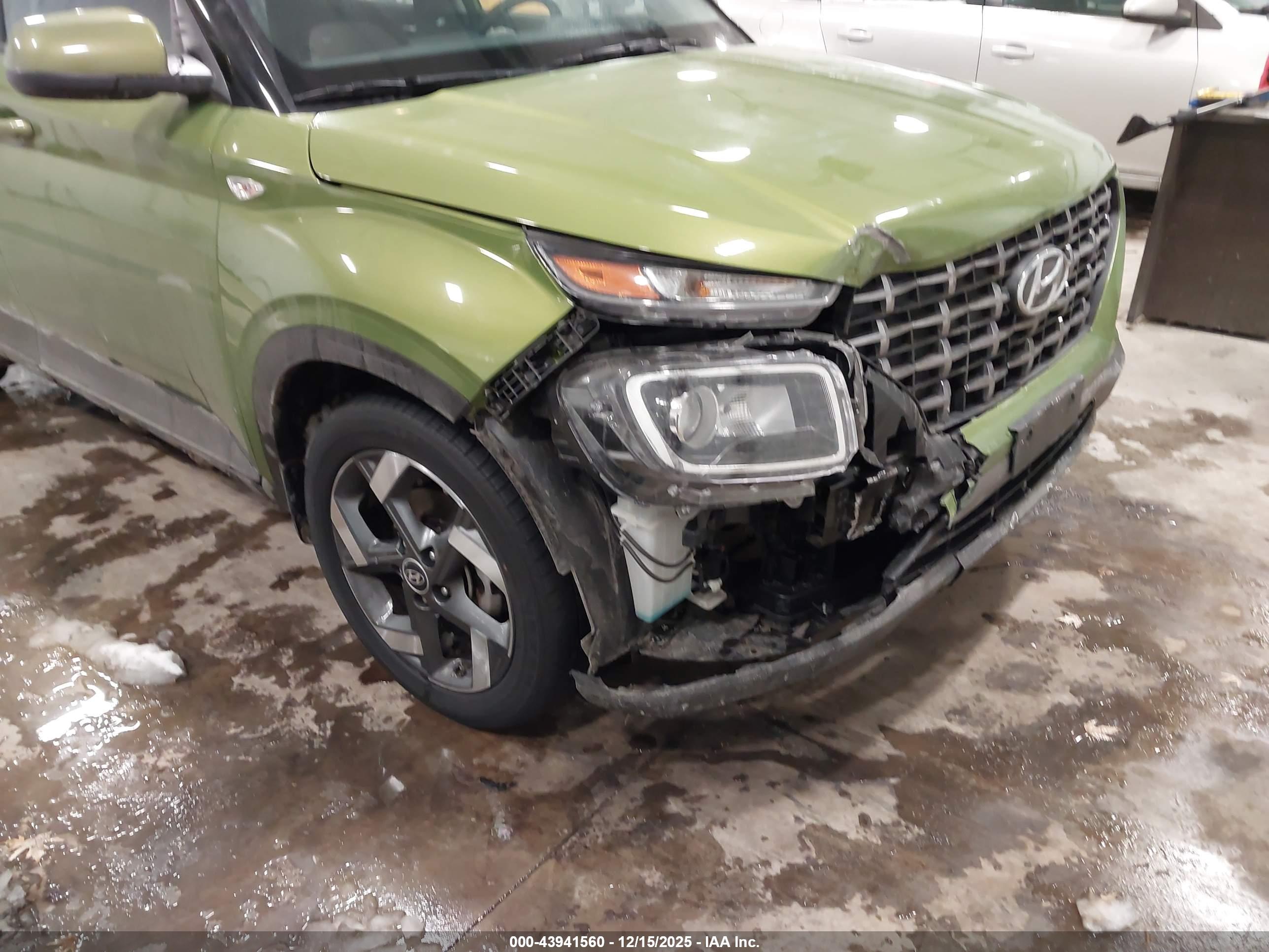 HYUNDAI VENUE image 6
