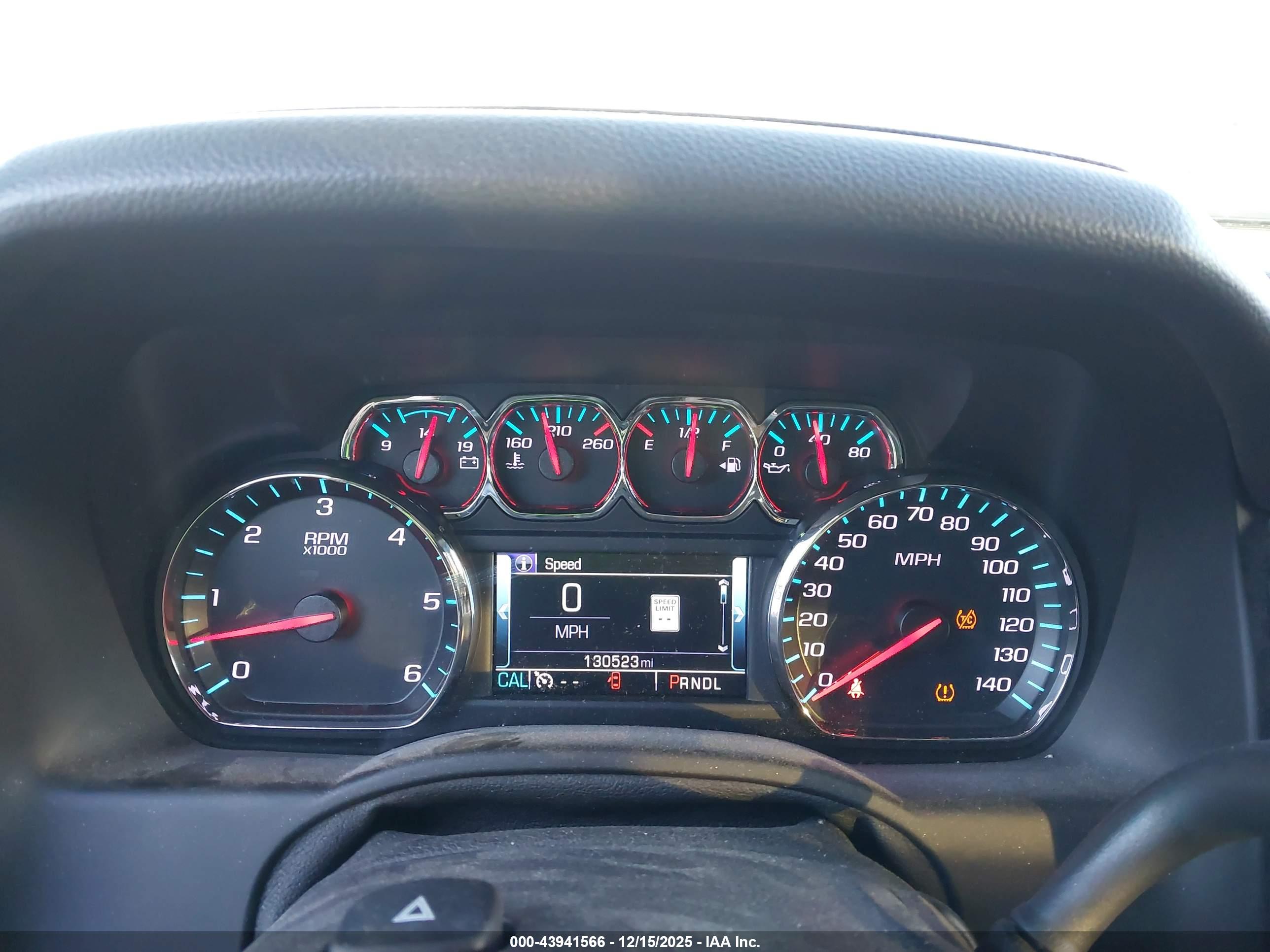 CHEVROLET SUBURBAN image 7