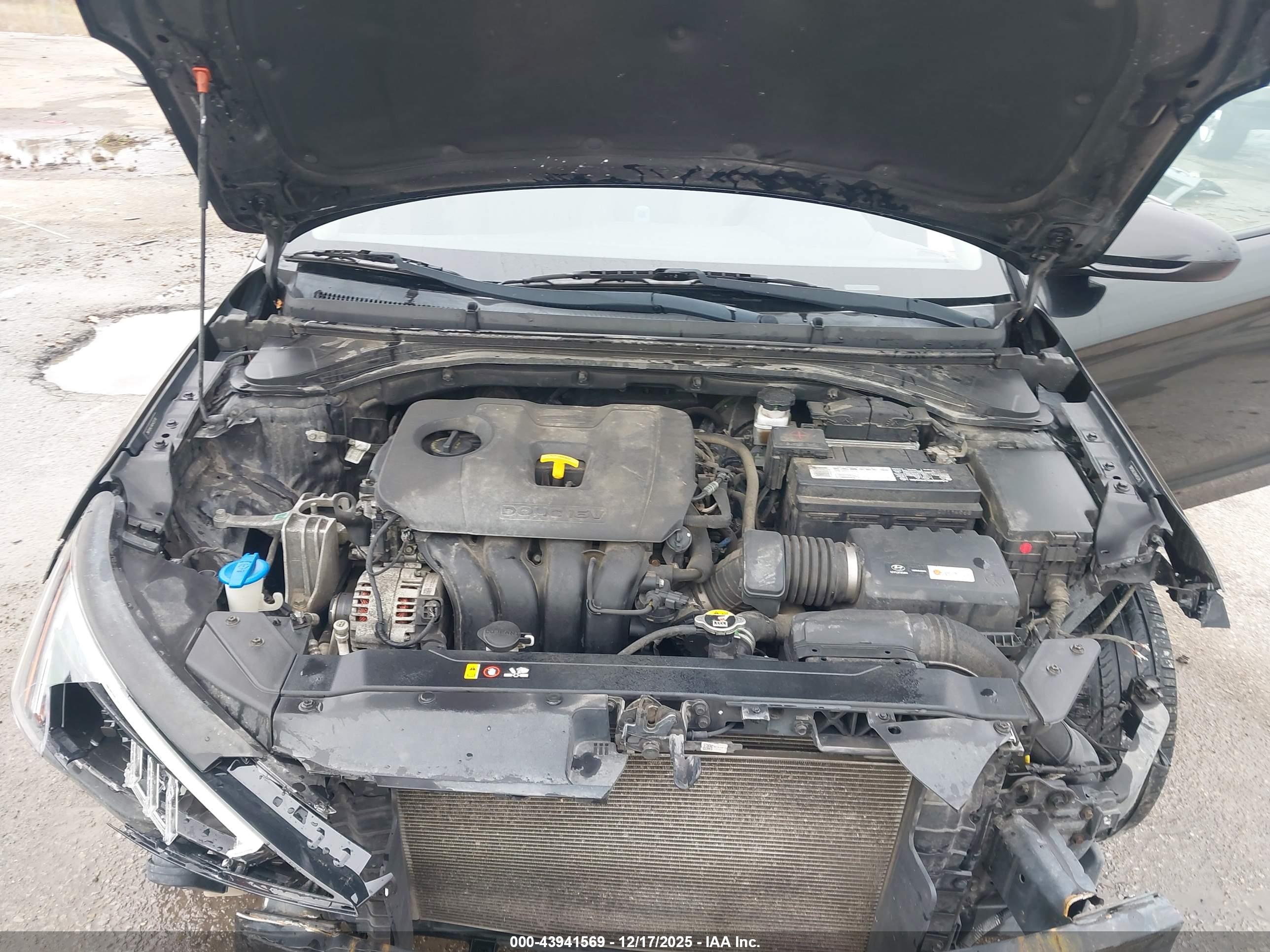 HYUNDAI ELANTRA image 10