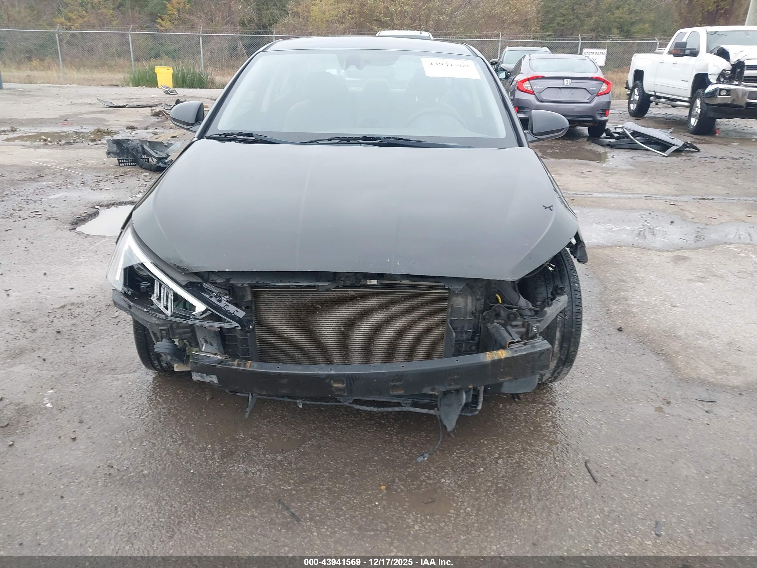 HYUNDAI ELANTRA image 6