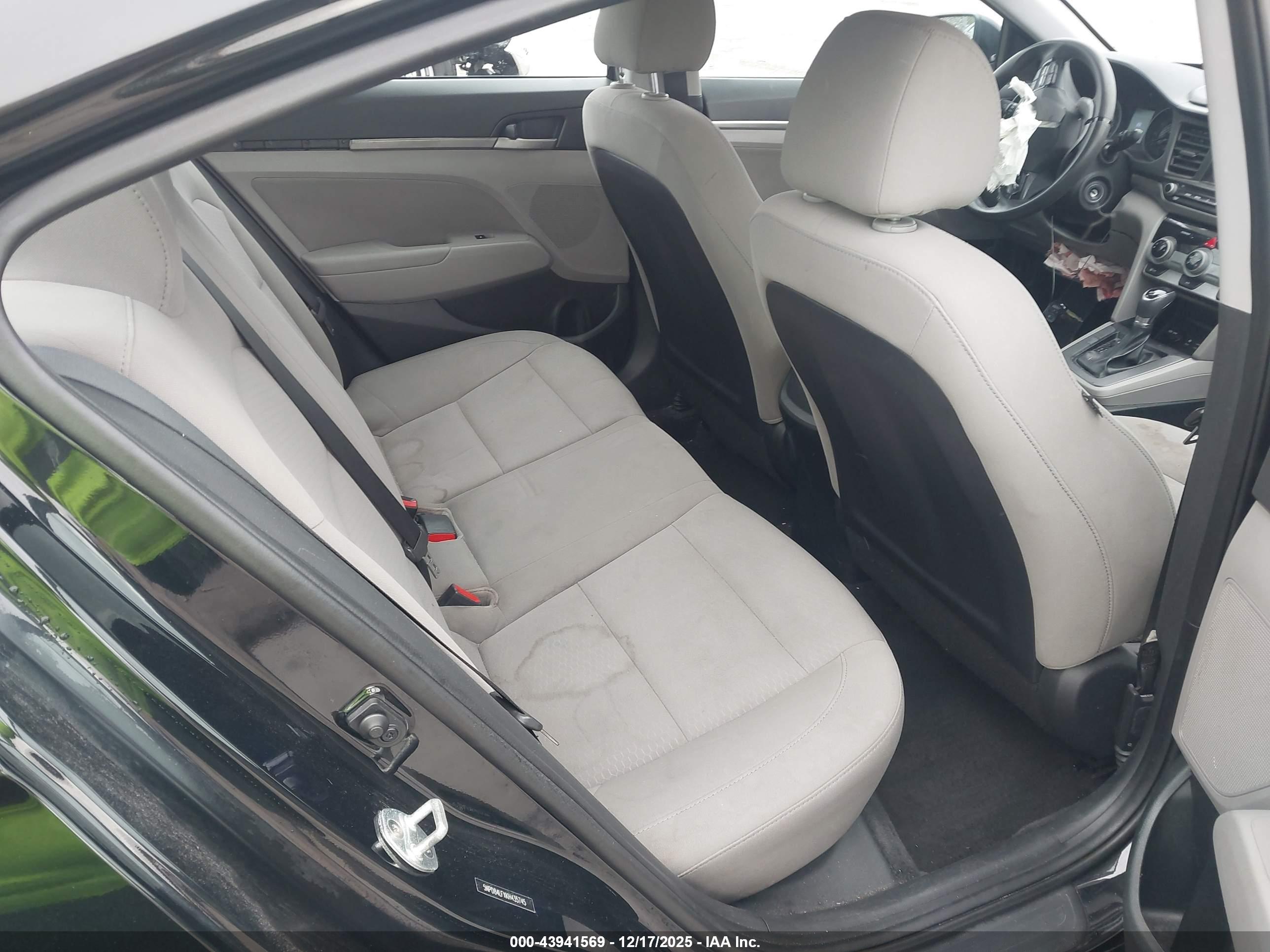 HYUNDAI ELANTRA image 8