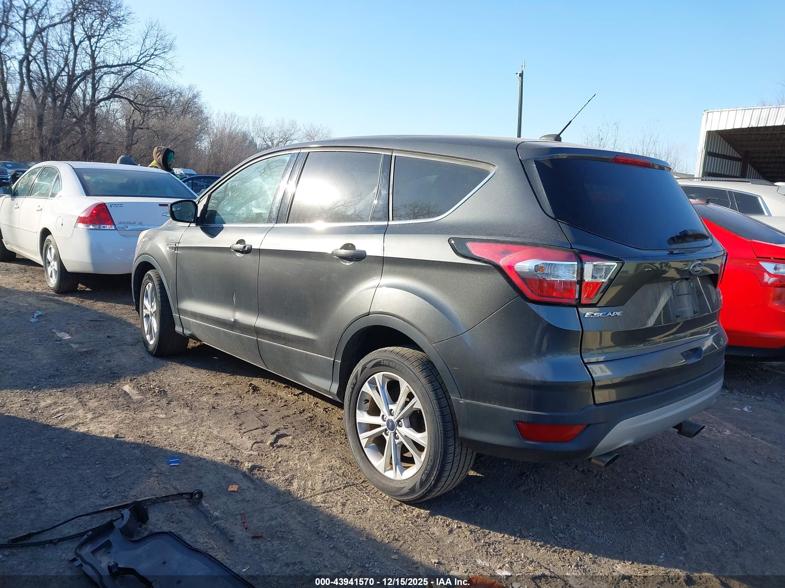 FORD ESCAPE image 3