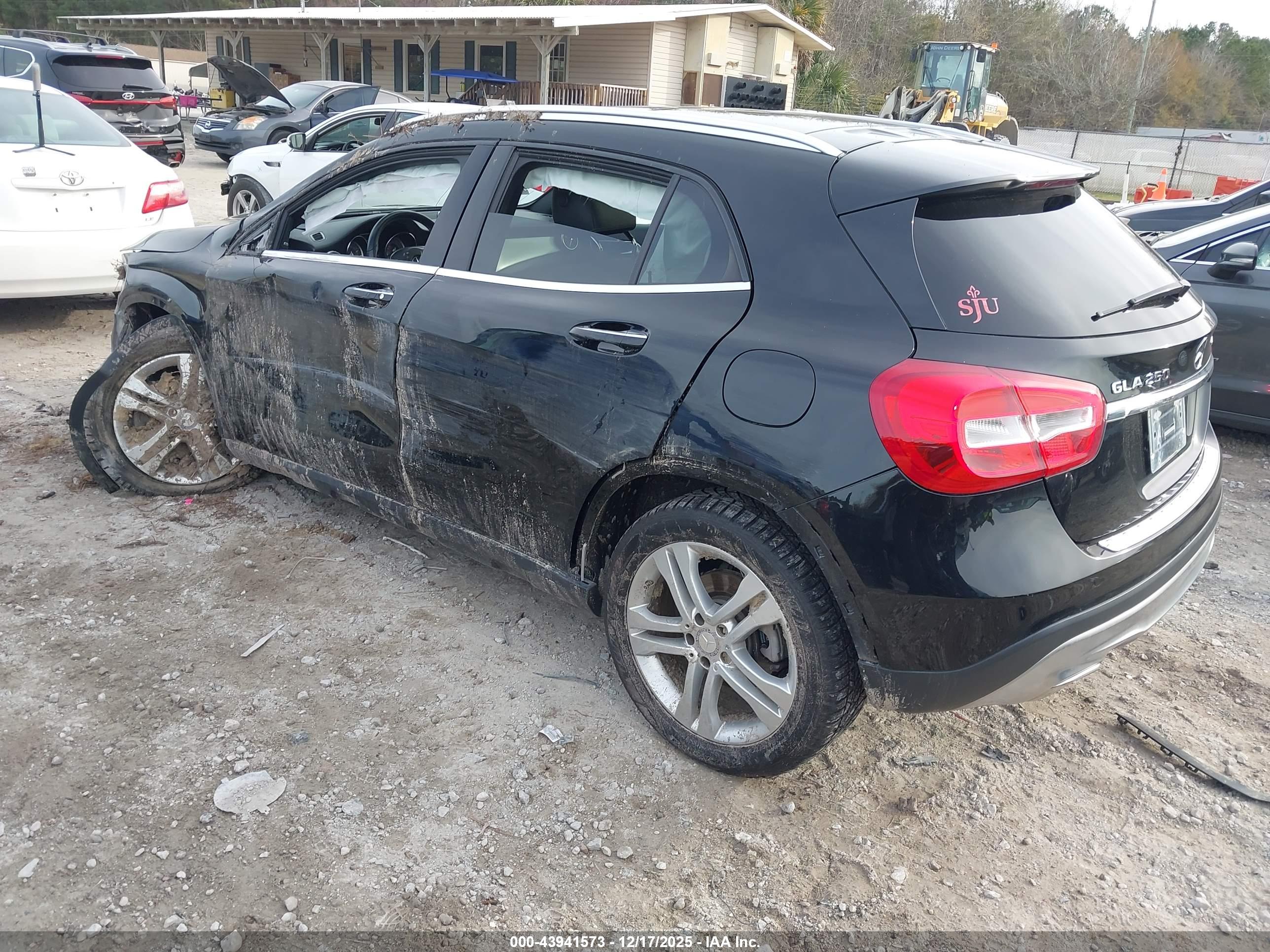 MERCEDES-BENZ GLA image 3