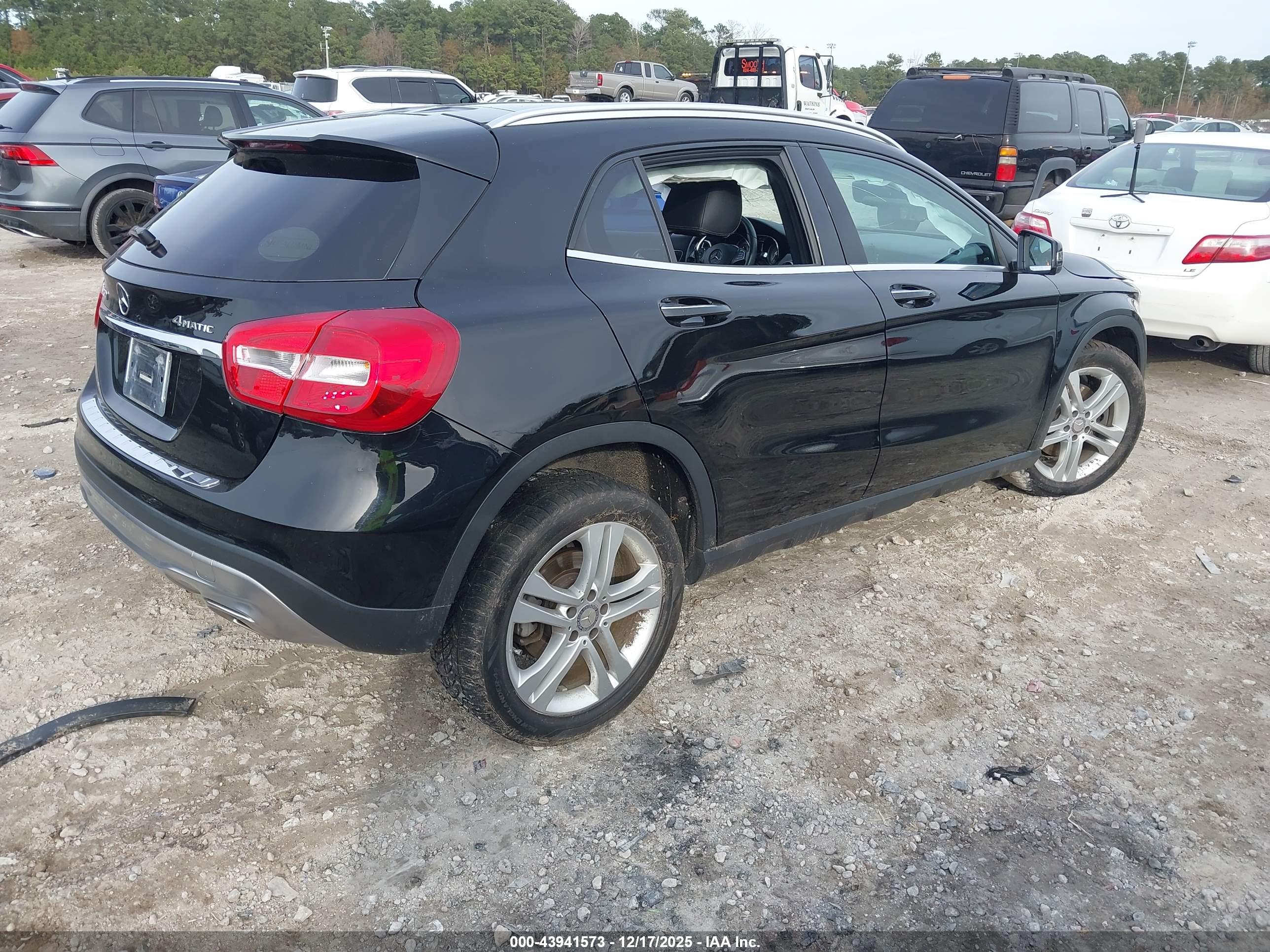 MERCEDES-BENZ GLA image 4