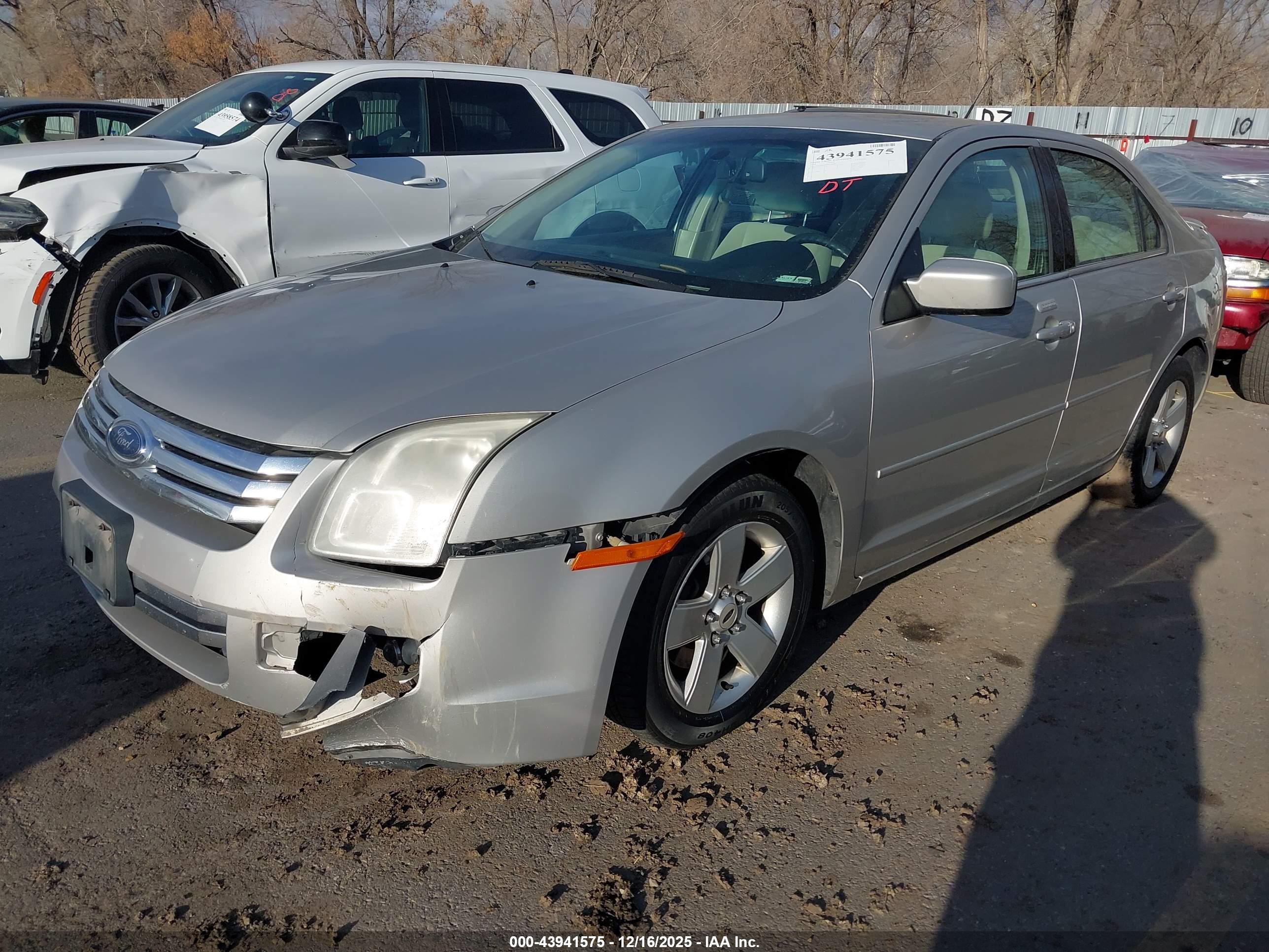 FORD FUSION image 2