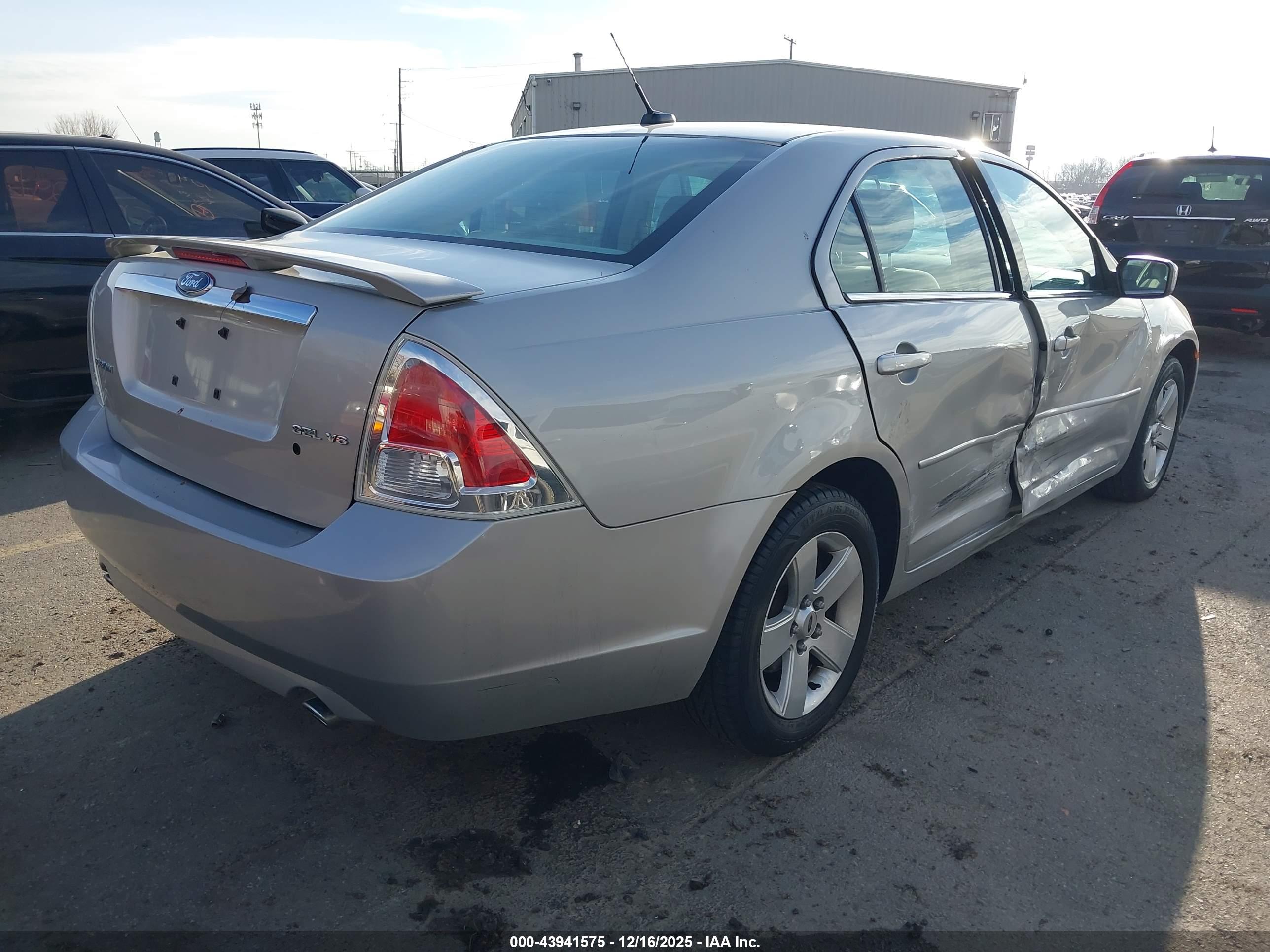 FORD FUSION image 4