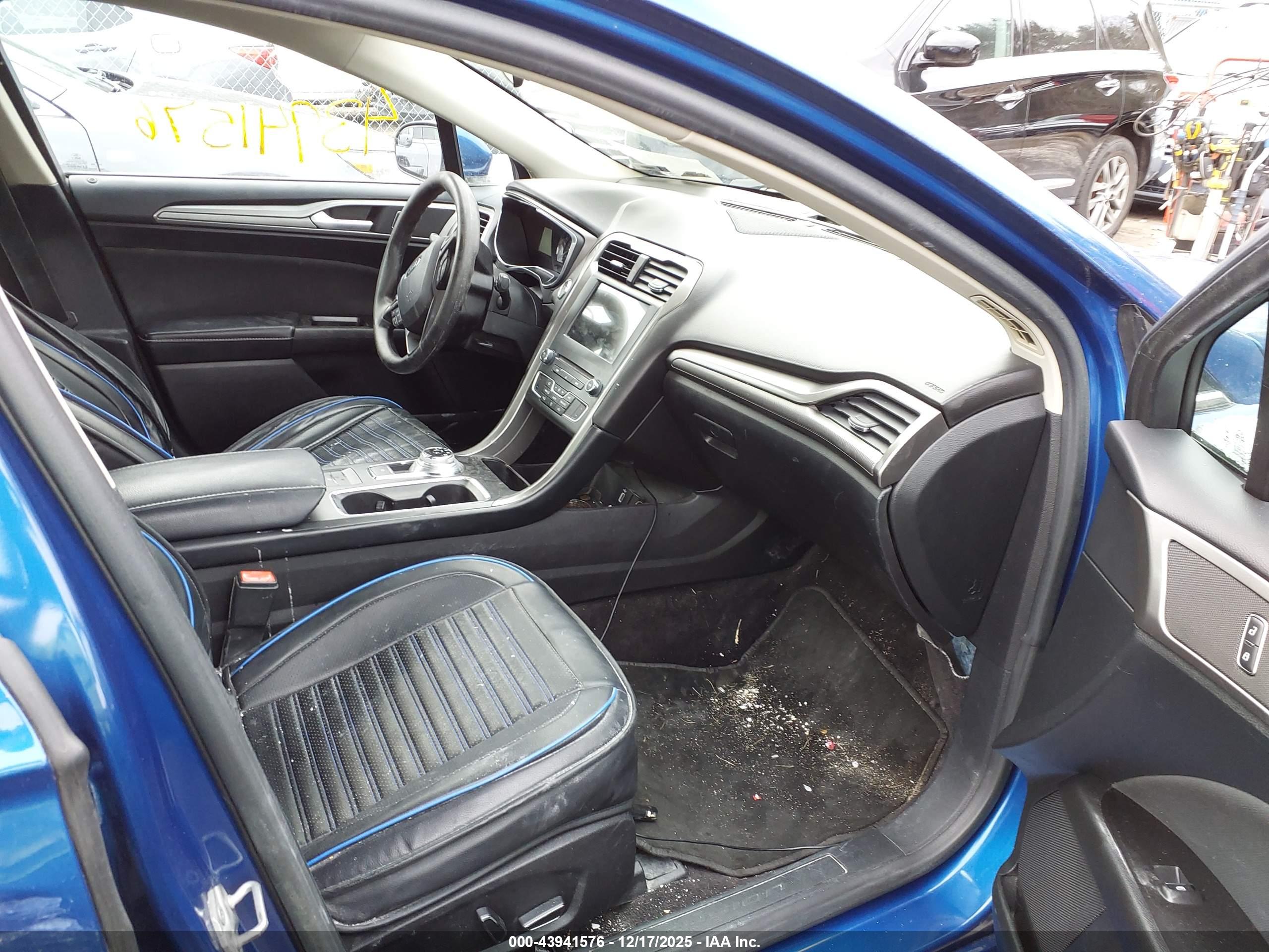 FORD FUSION image 5