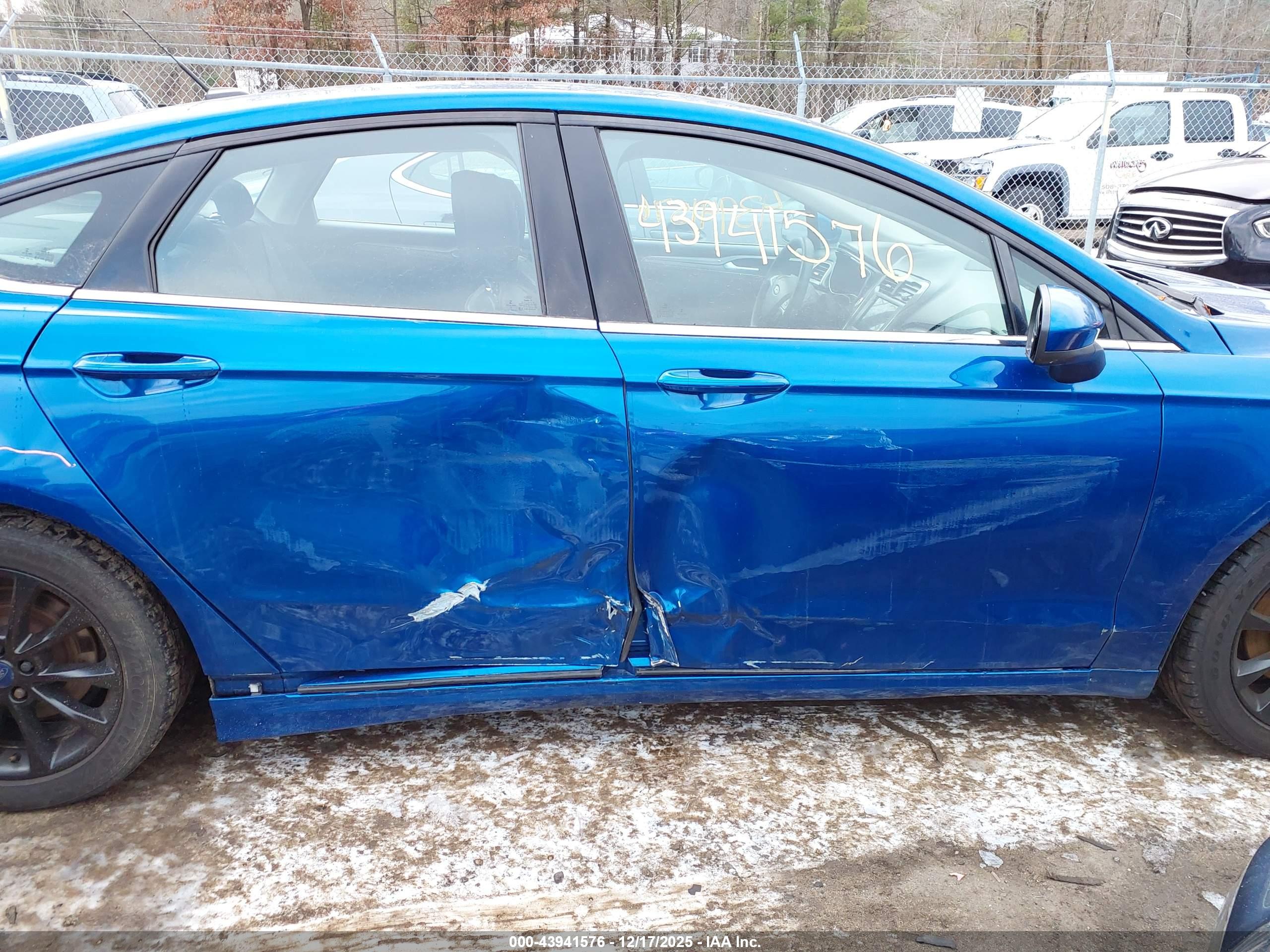 FORD FUSION image 6