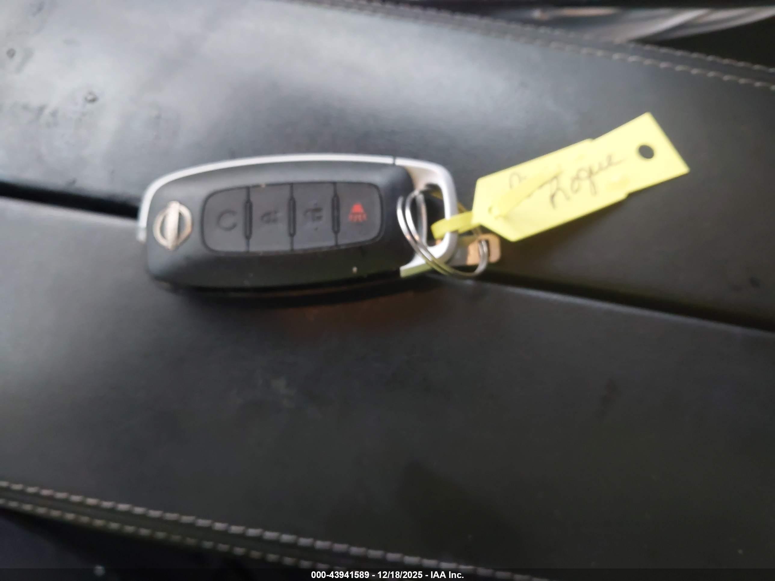 NISSAN ROGUE image 11