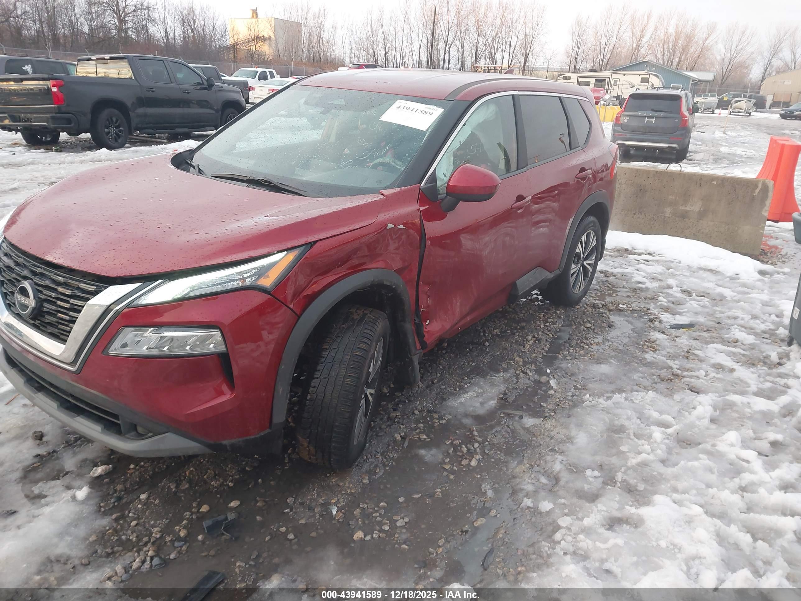 NISSAN ROGUE image 2