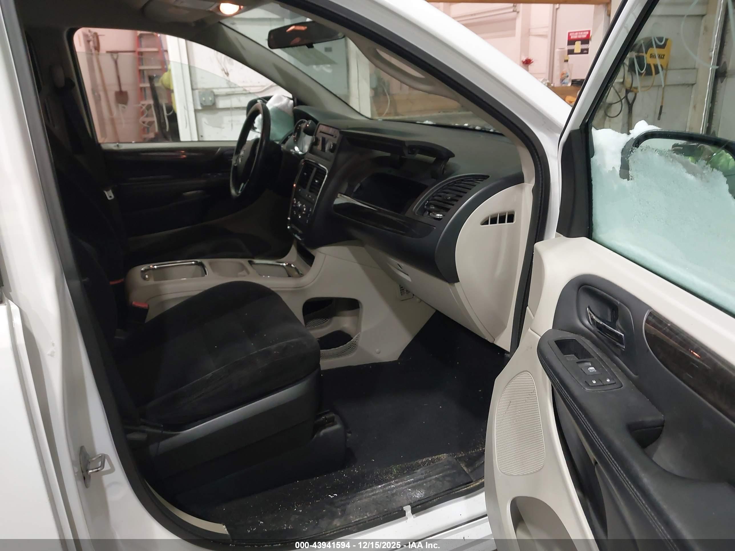 DODGE GRAND image 5
