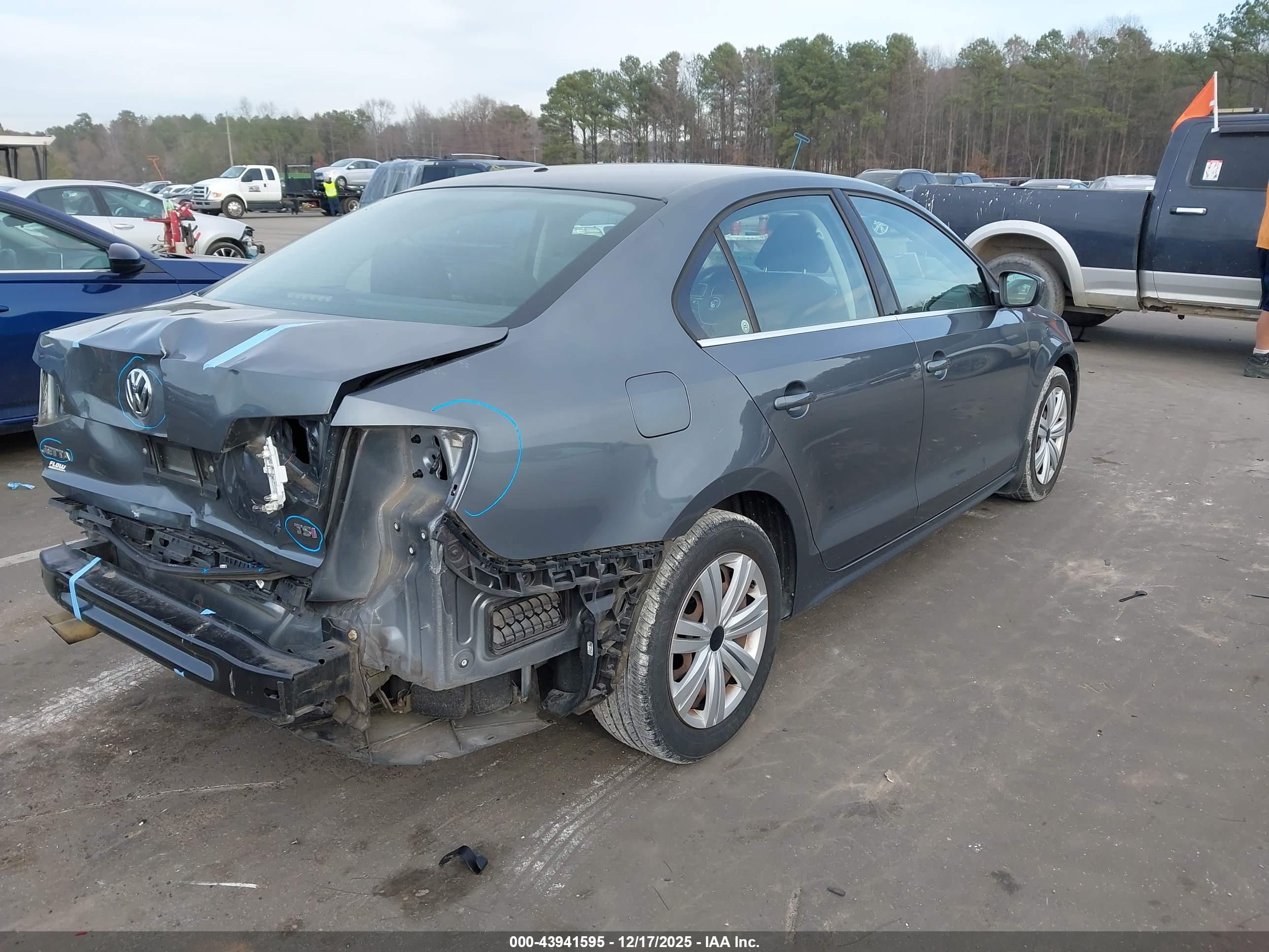 VOLKSWAGEN JETTA image 4