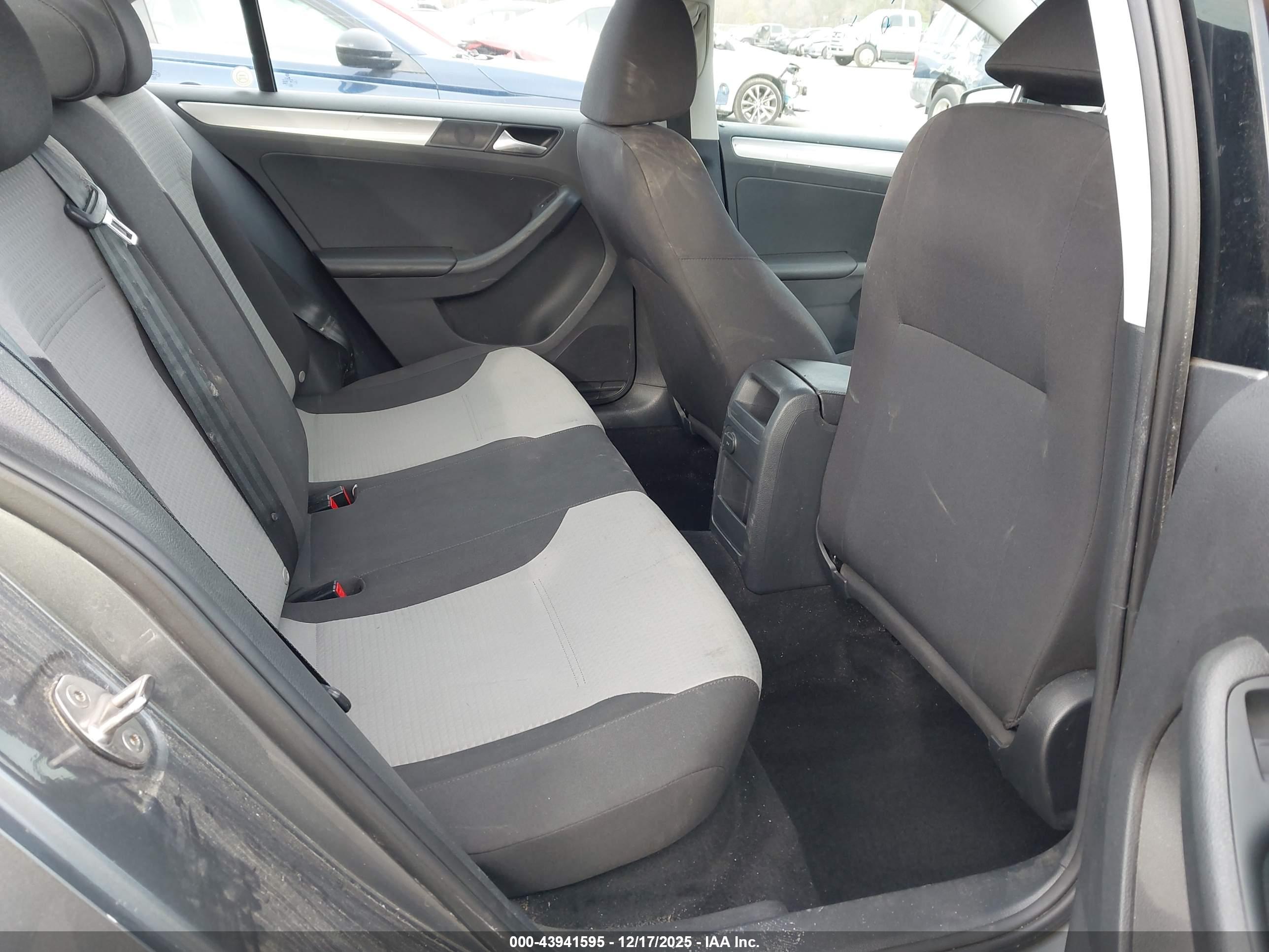 VOLKSWAGEN JETTA image 8