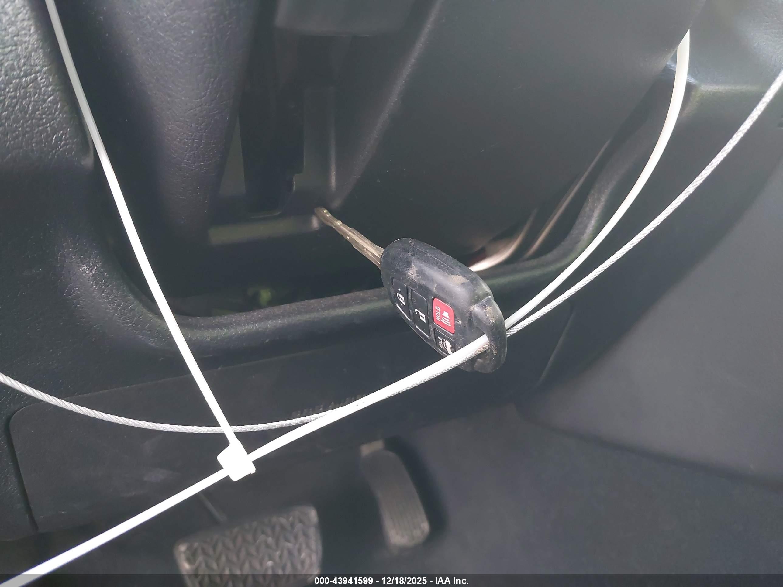 TOYOTA CAMRY image 11