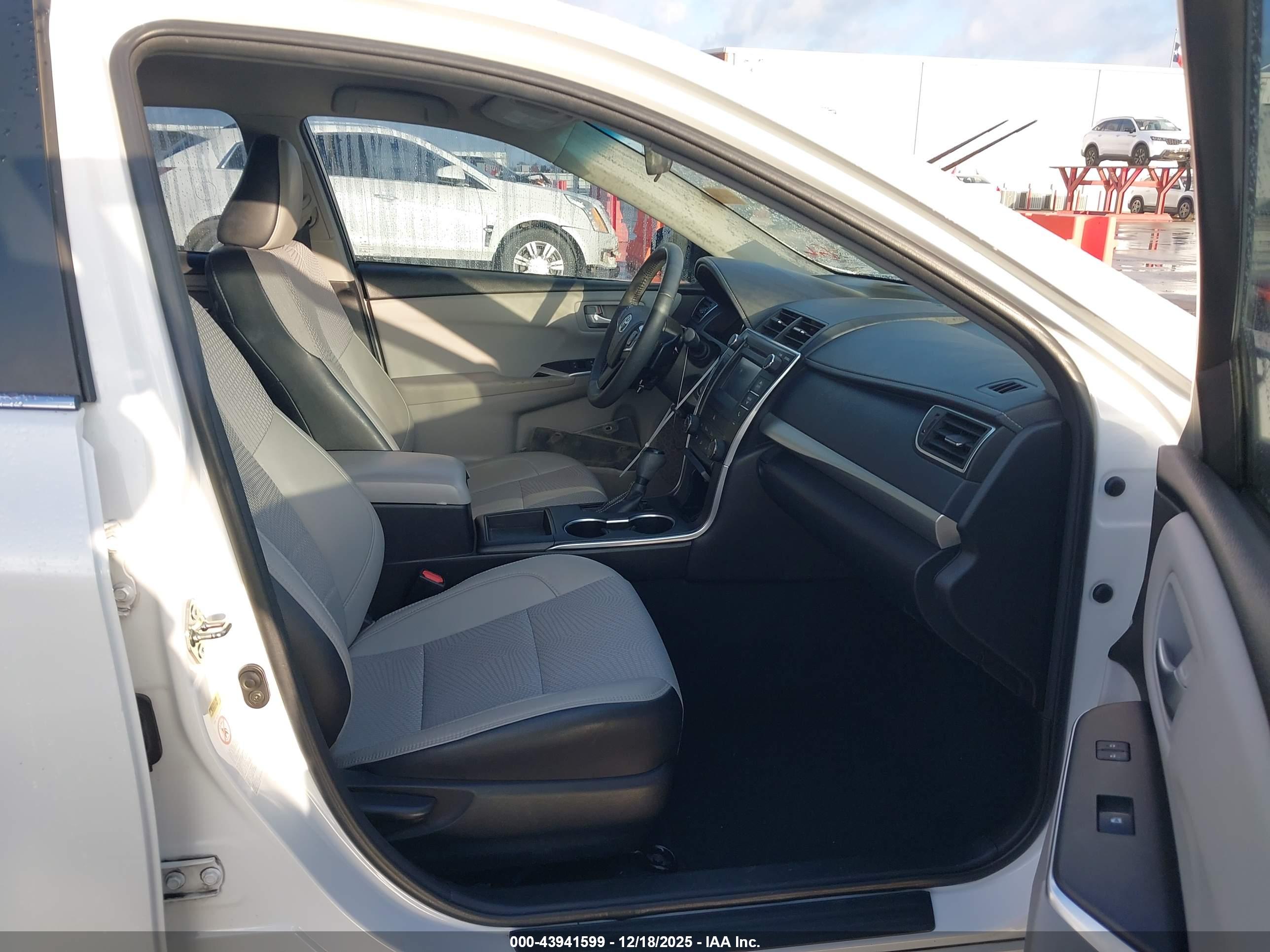 TOYOTA CAMRY image 5