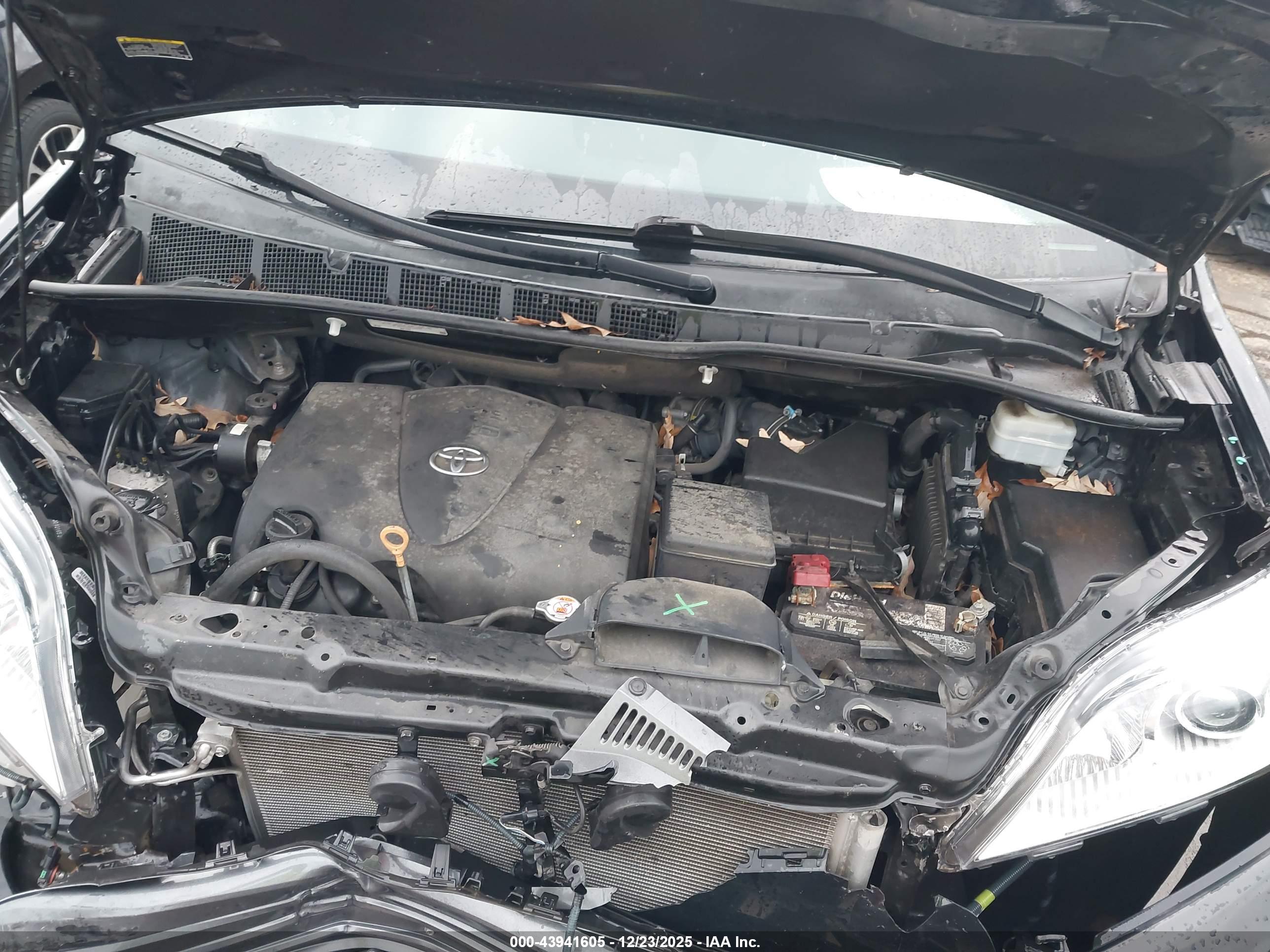 TOYOTA SIENNA image 10