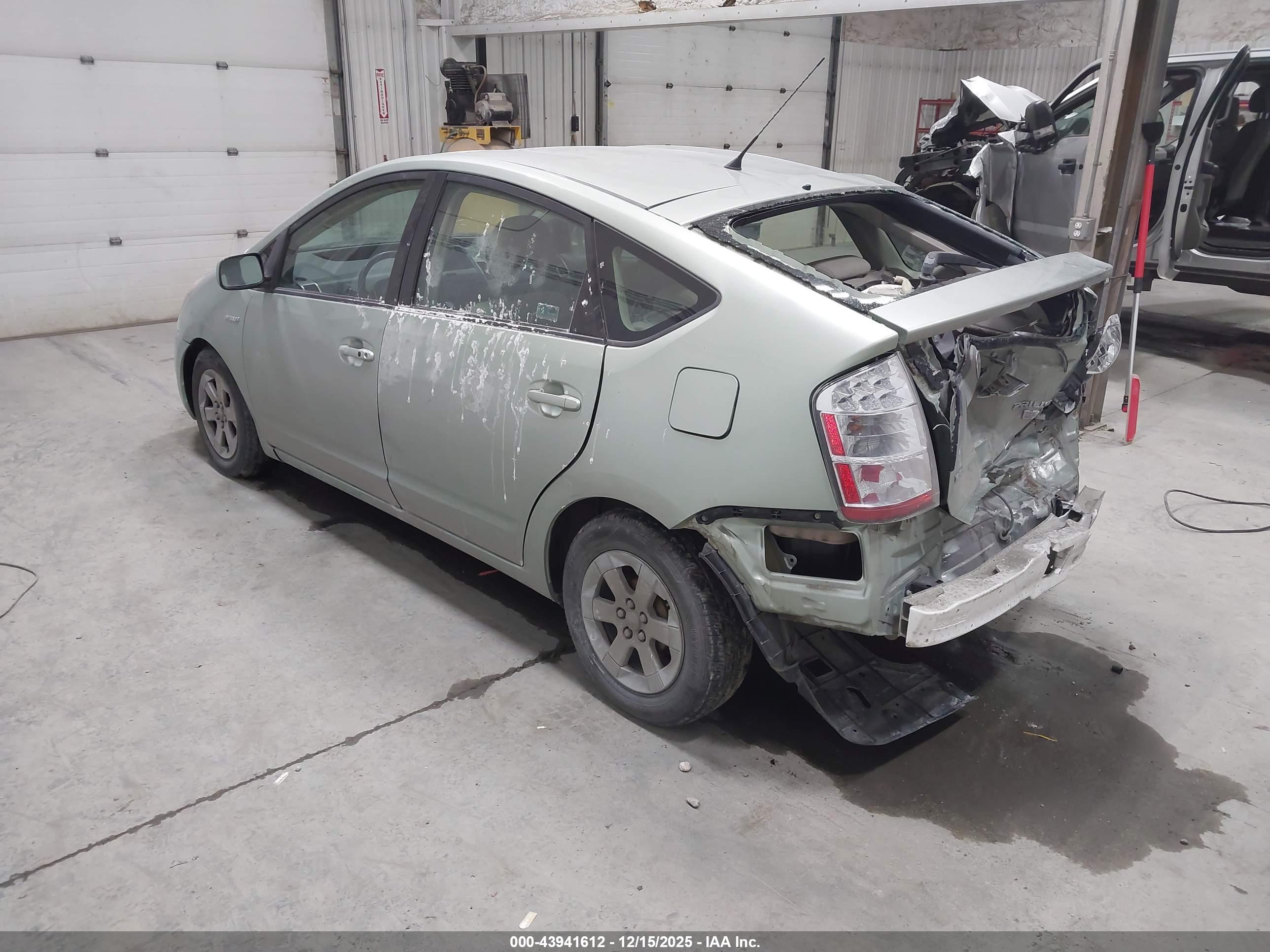 TOYOTA PRIUS image 3