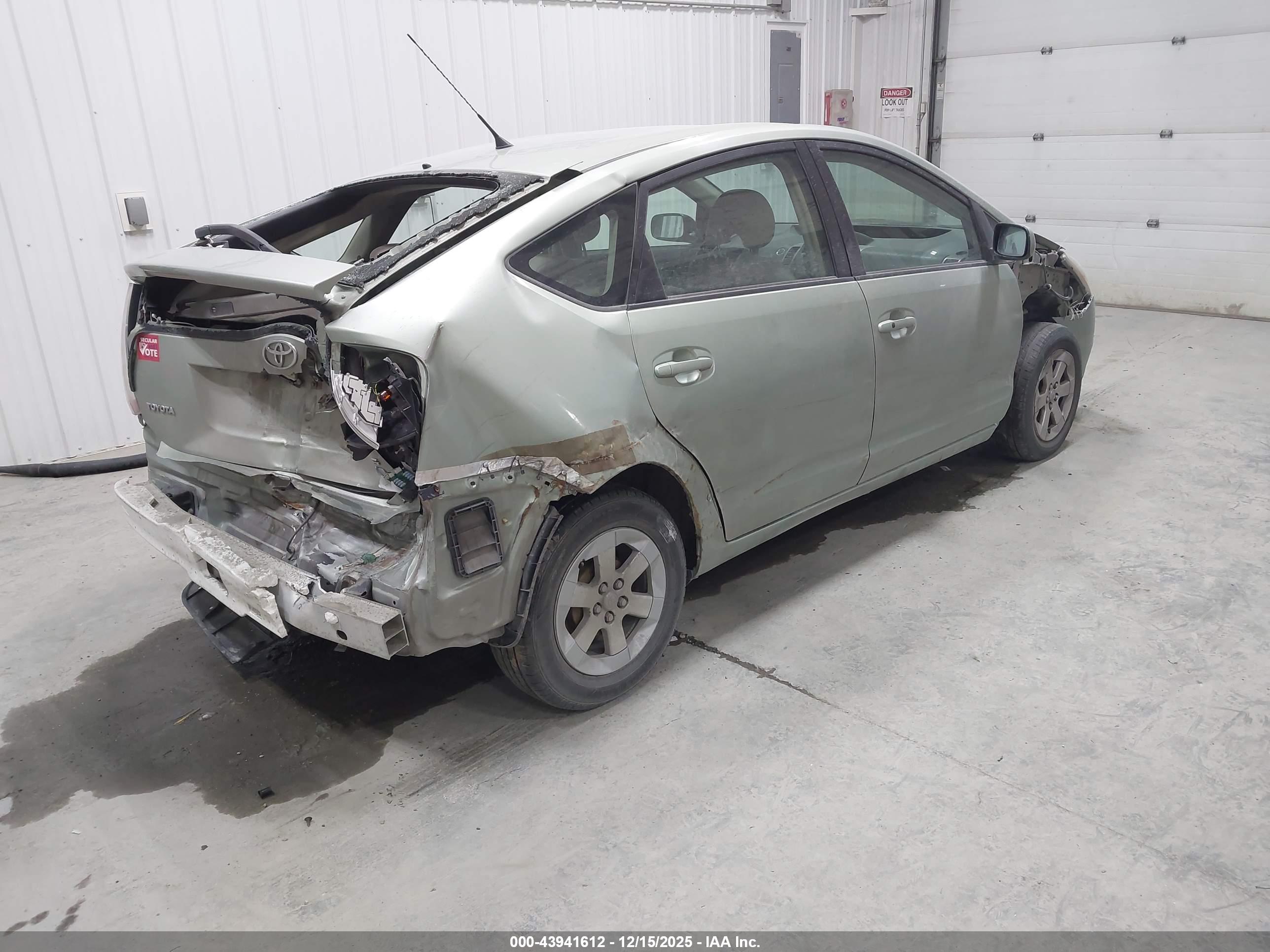 TOYOTA PRIUS image 4