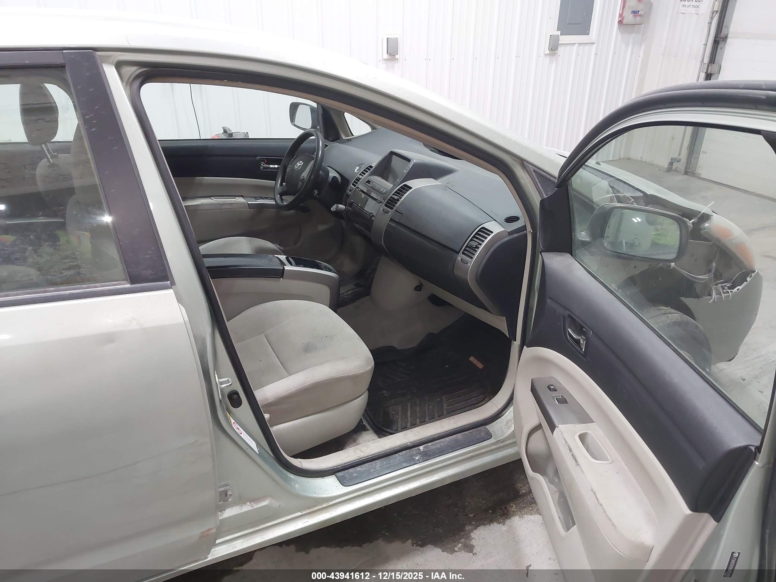 TOYOTA PRIUS image 5