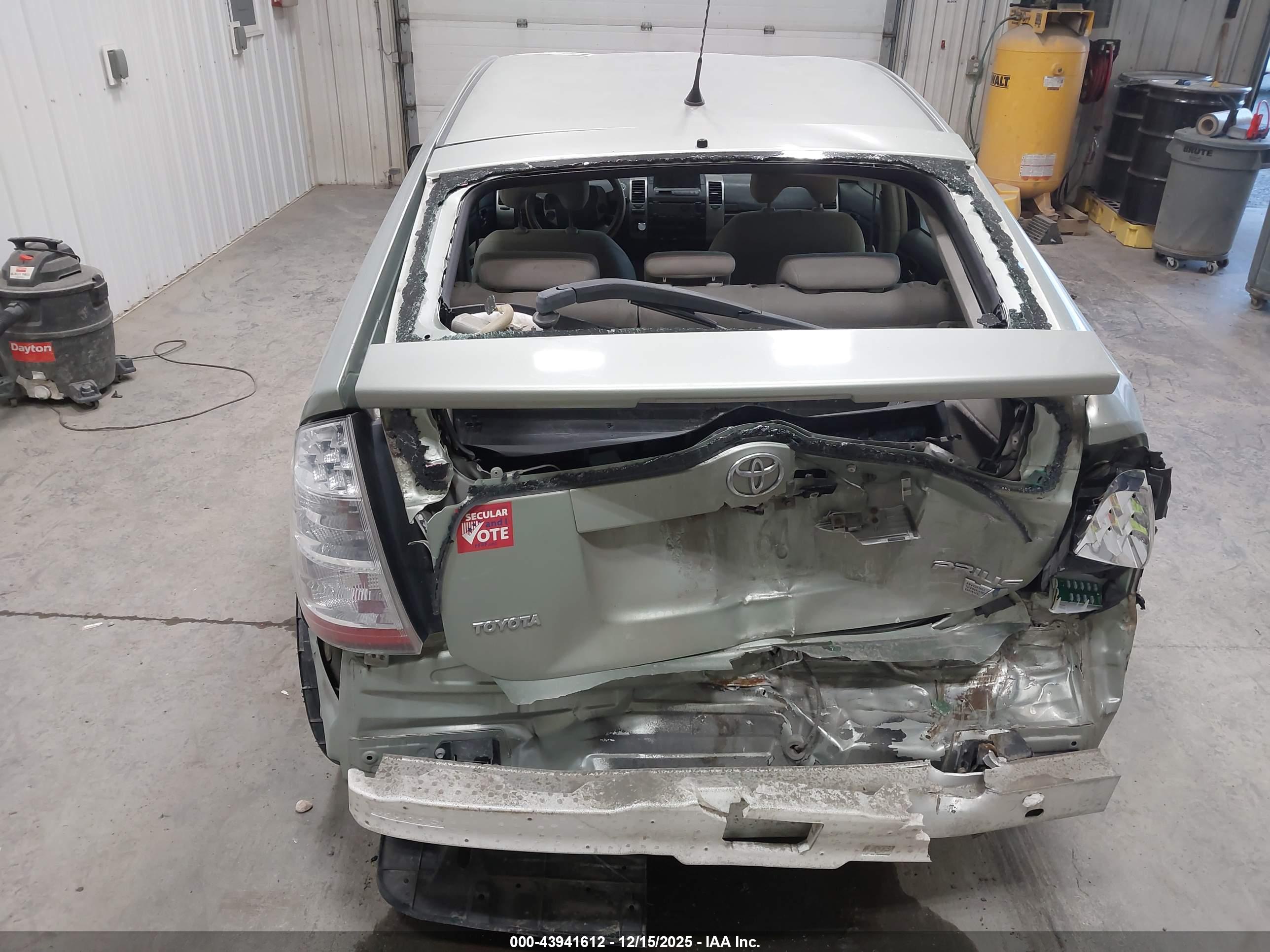 TOYOTA PRIUS image 6