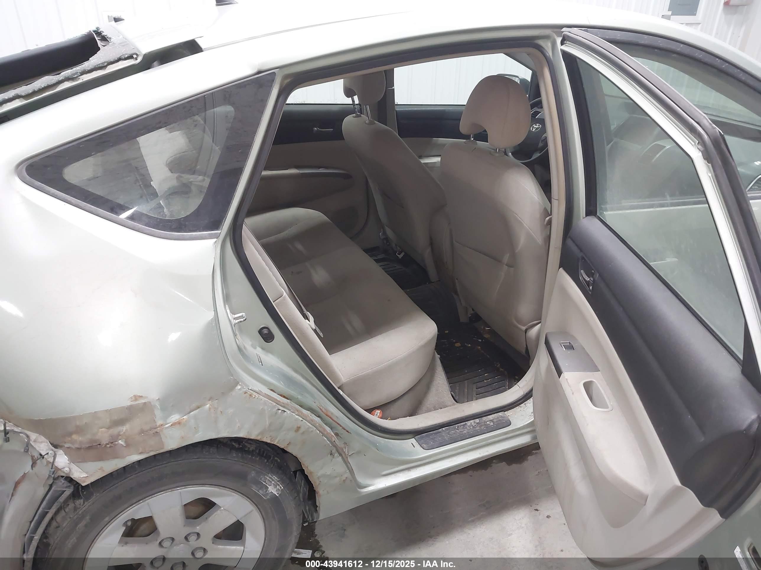 TOYOTA PRIUS image 8