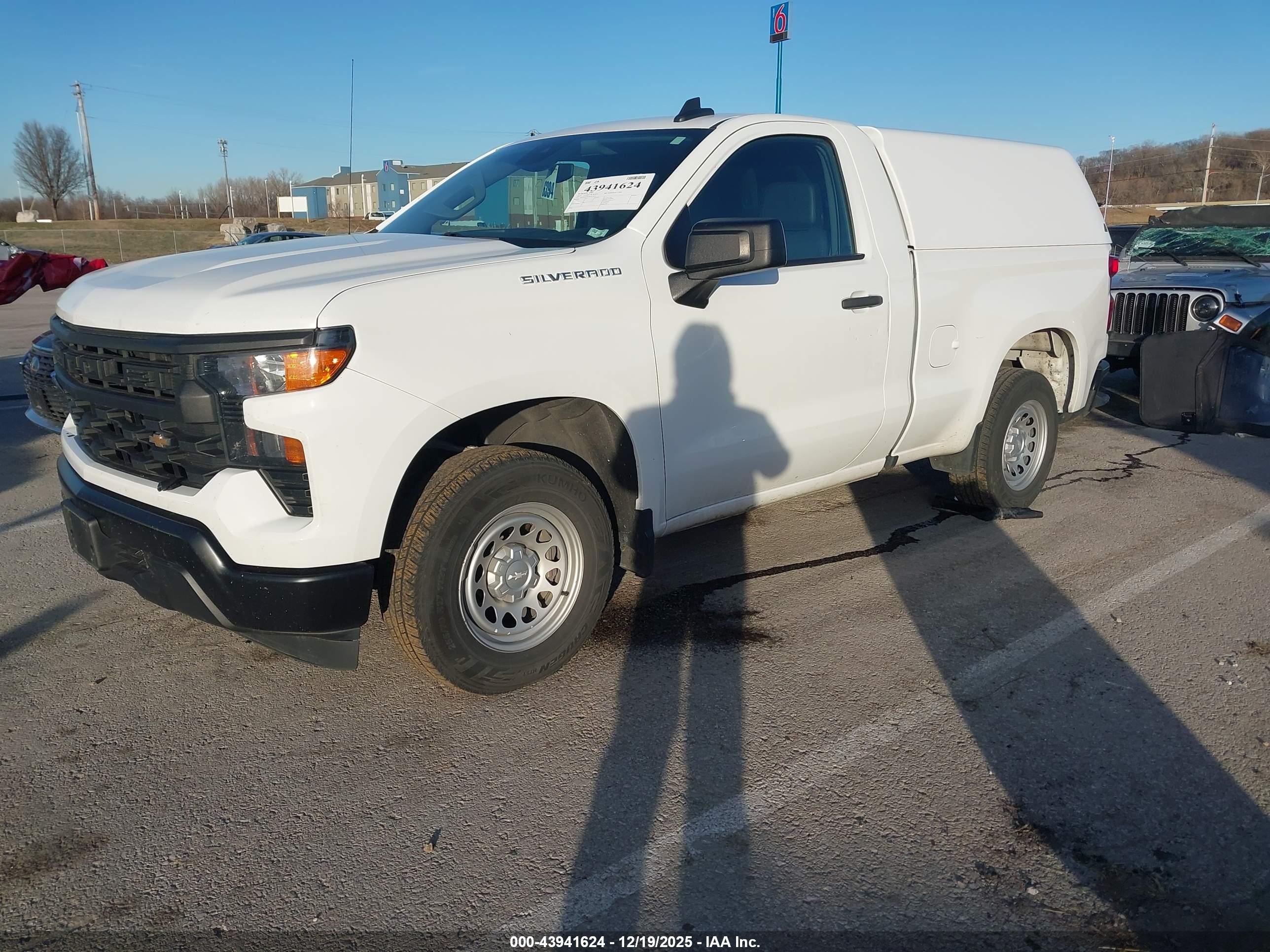 CHEVROLET SILVERADO image 2