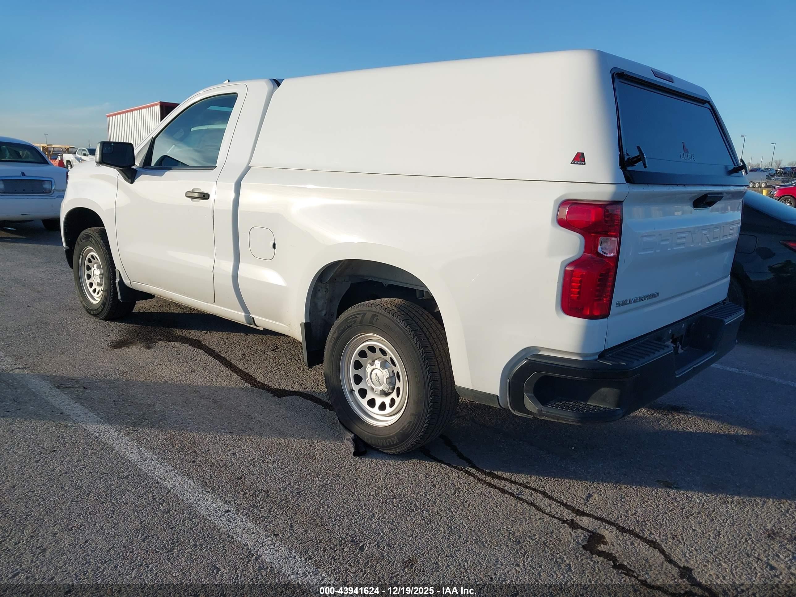 CHEVROLET SILVERADO image 3