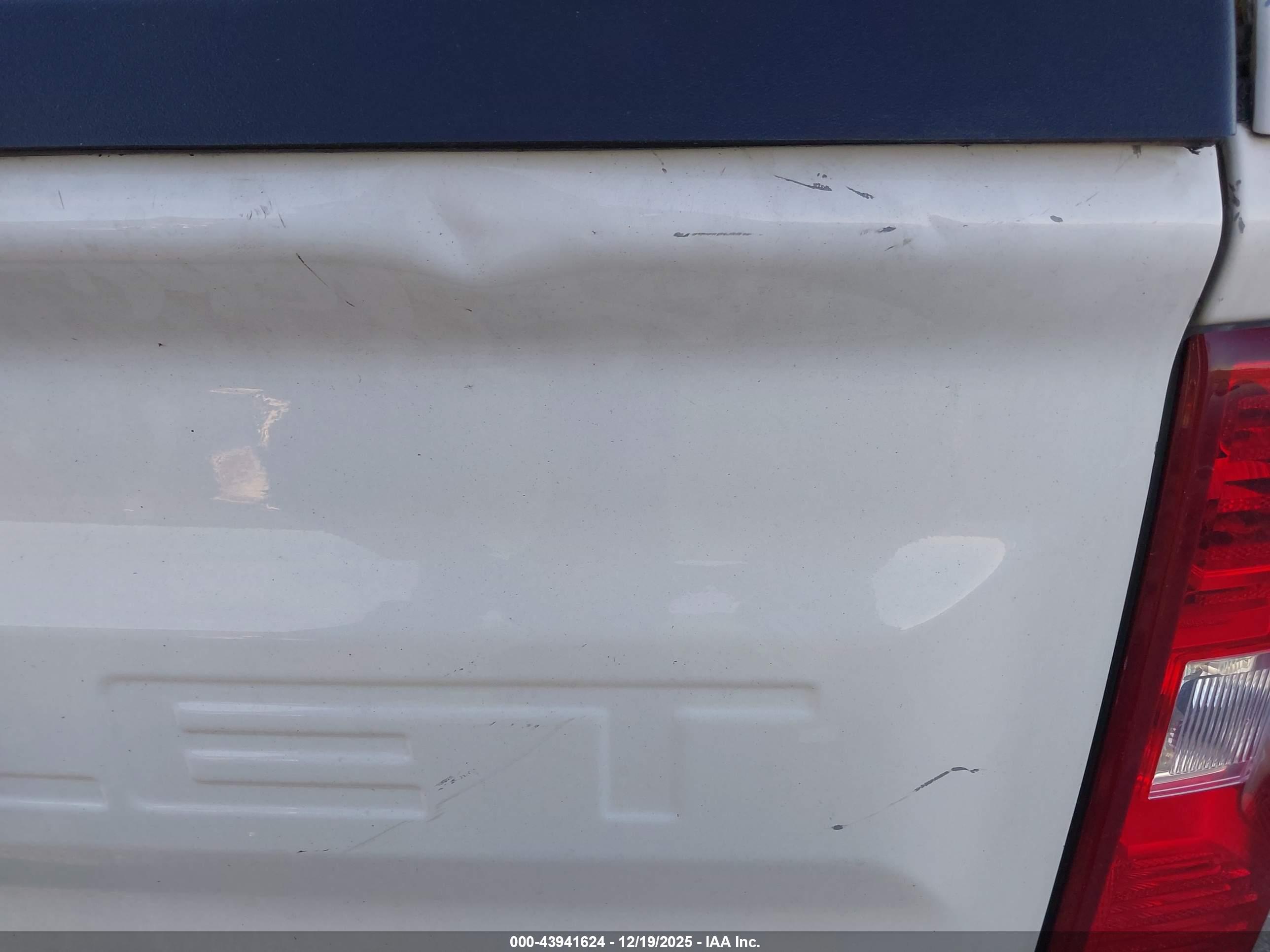 CHEVROLET SILVERADO image 6