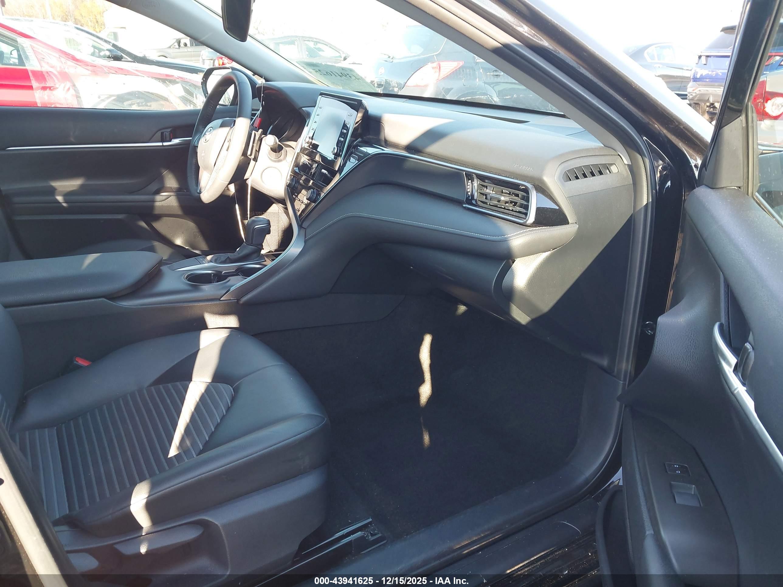 TOYOTA CAMRY image 5