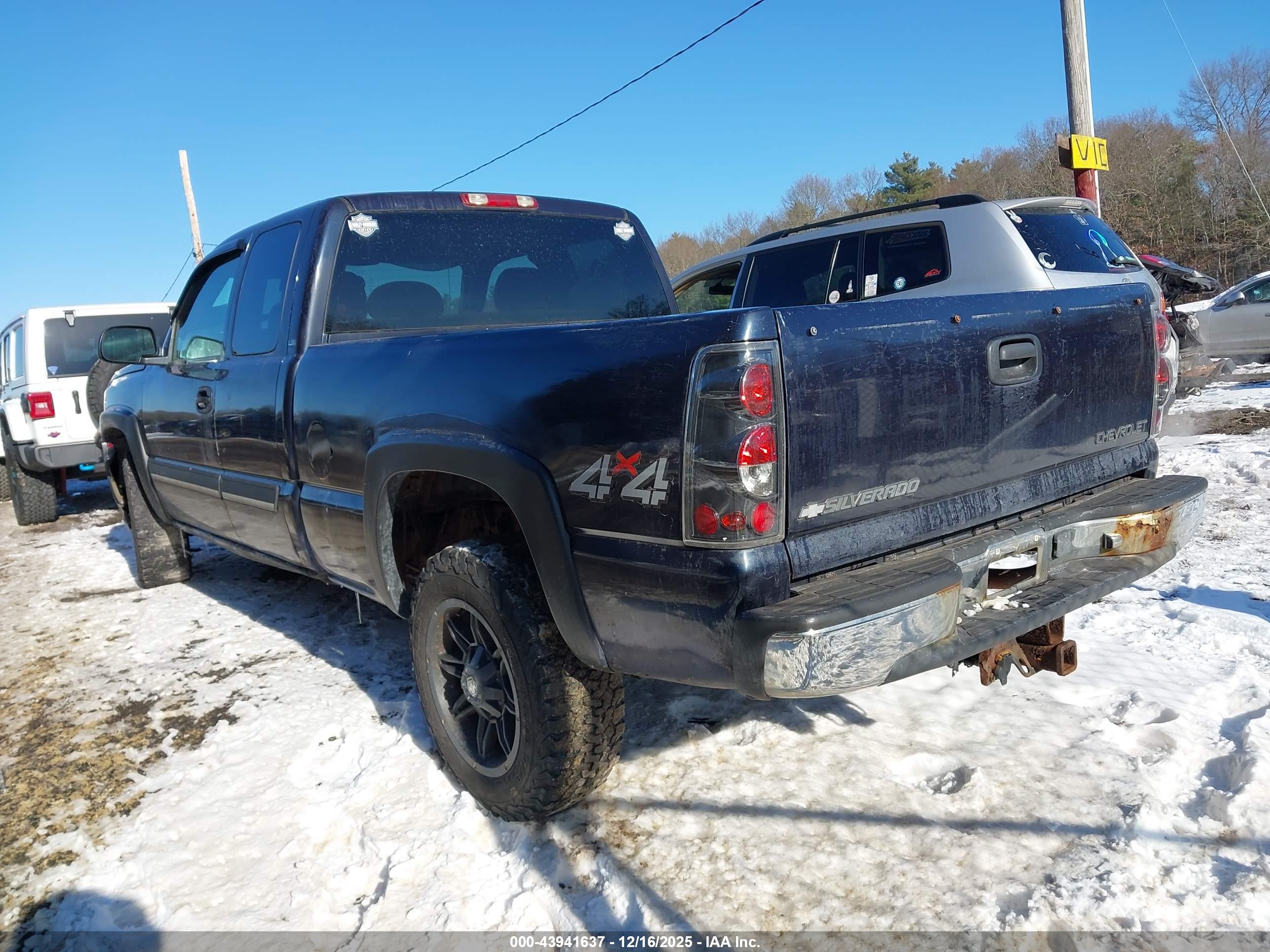 CHEVROLET SILVERADO image 3