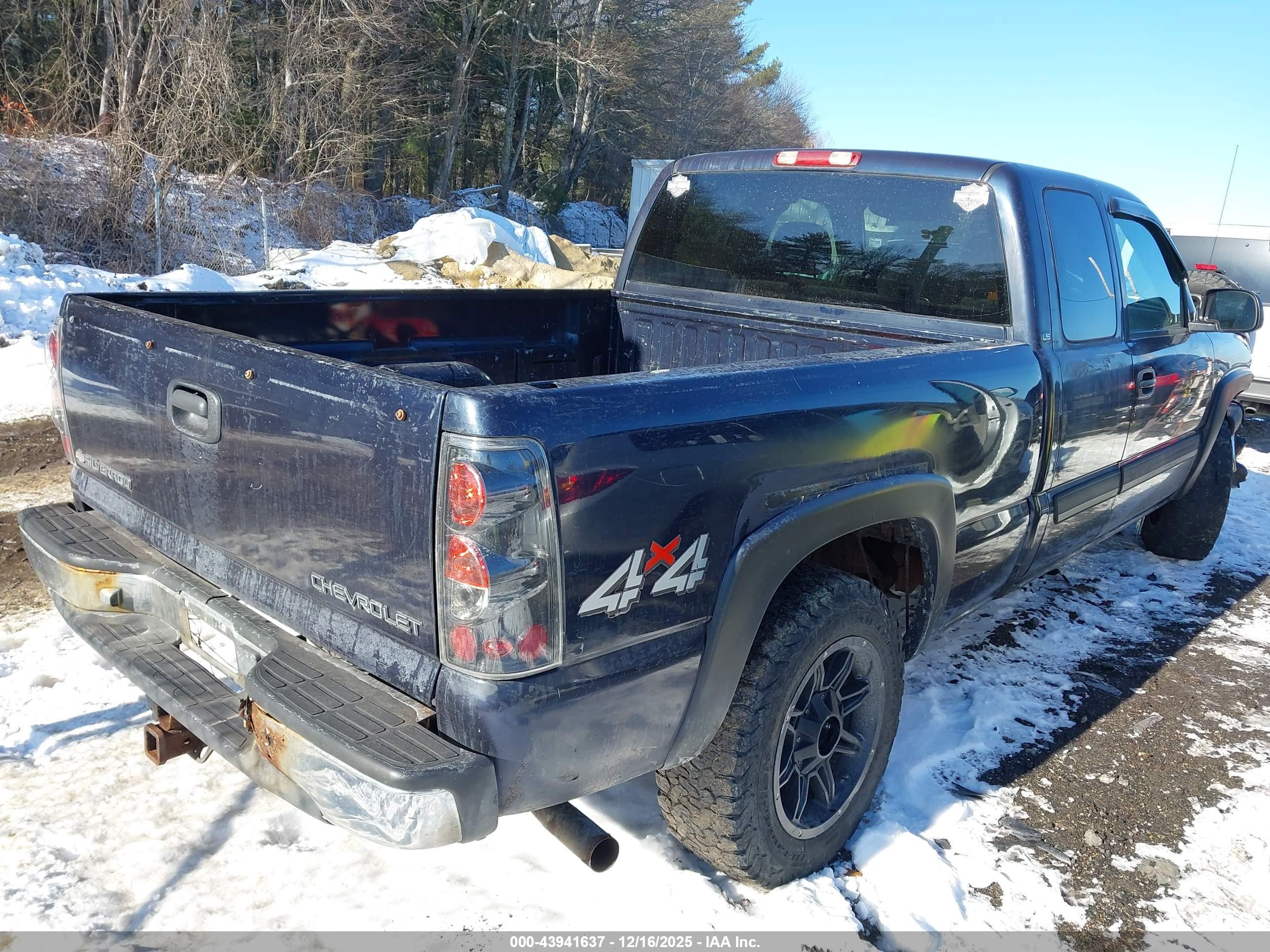 CHEVROLET SILVERADO image 4
