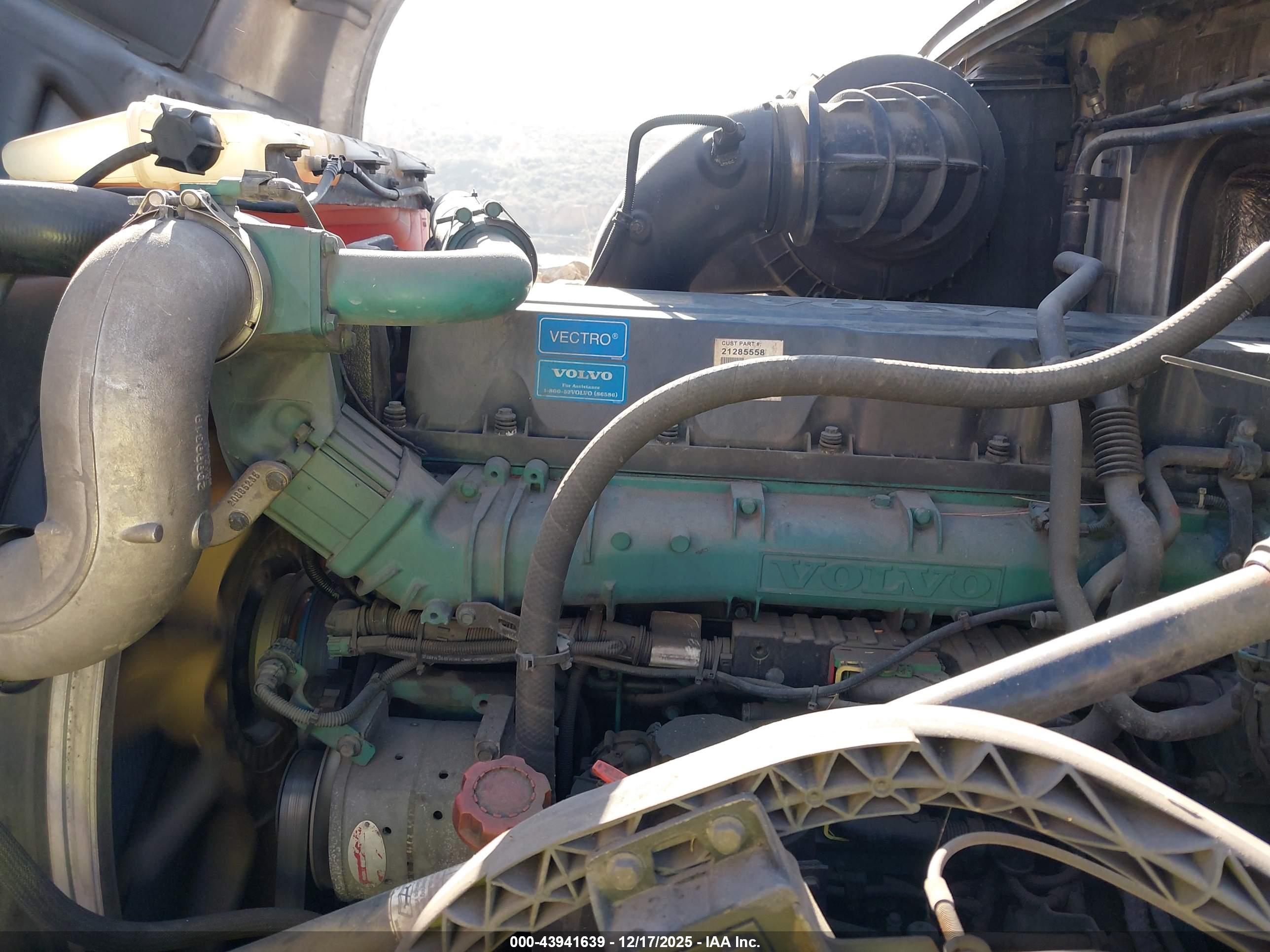 VOLVO VN image 10