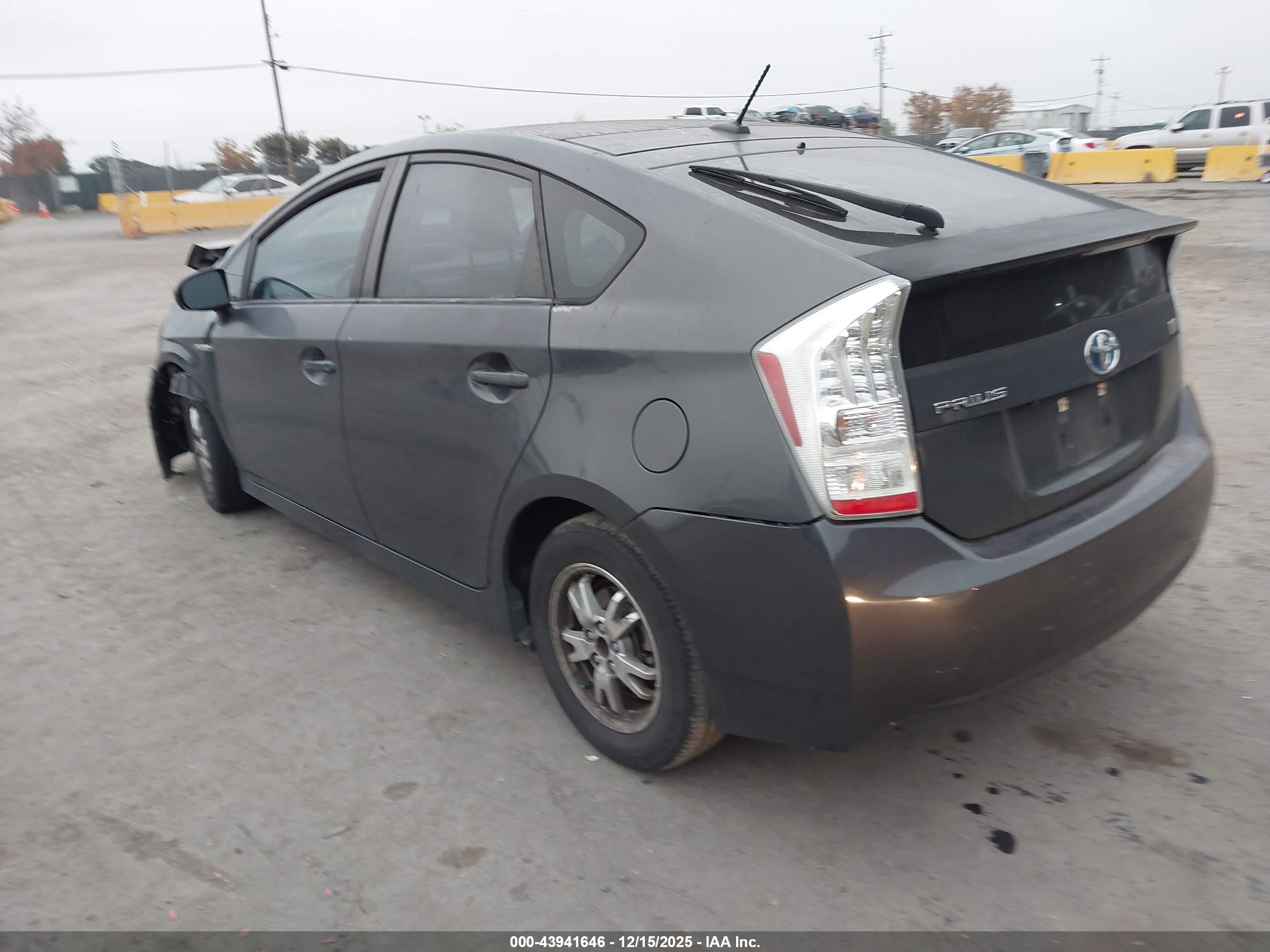 TOYOTA PRIUS image 3
