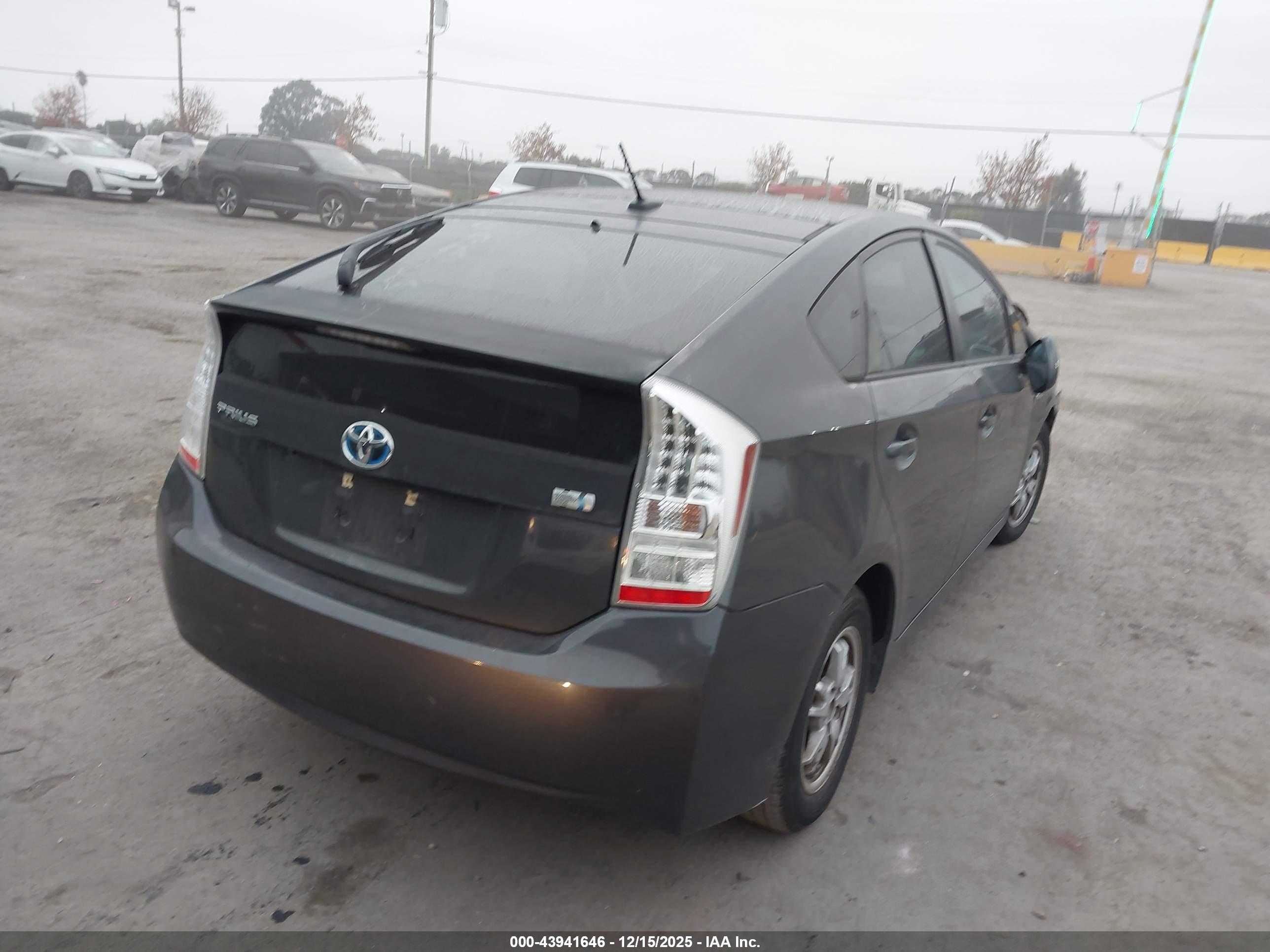 TOYOTA PRIUS image 4