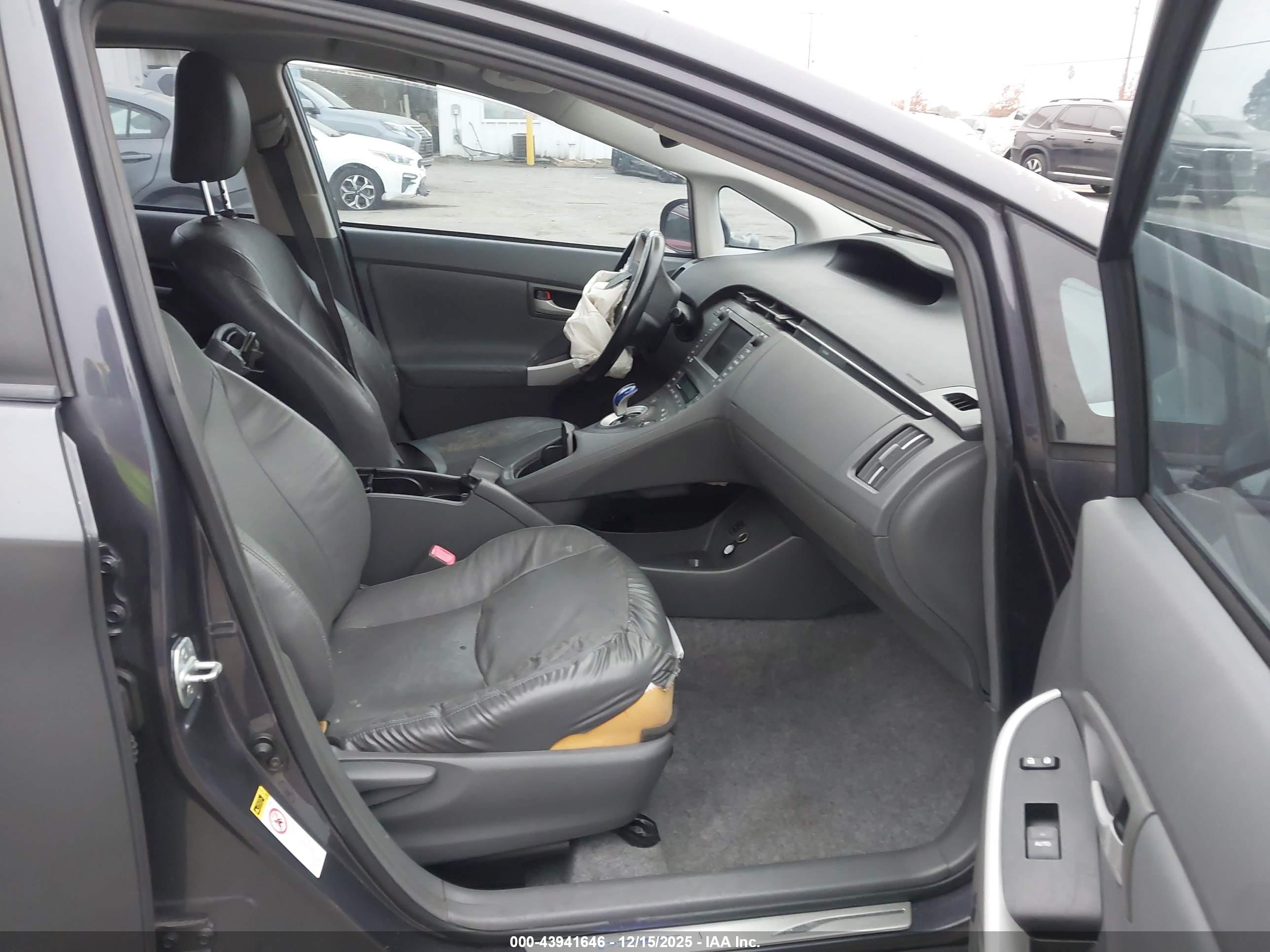 TOYOTA PRIUS image 5